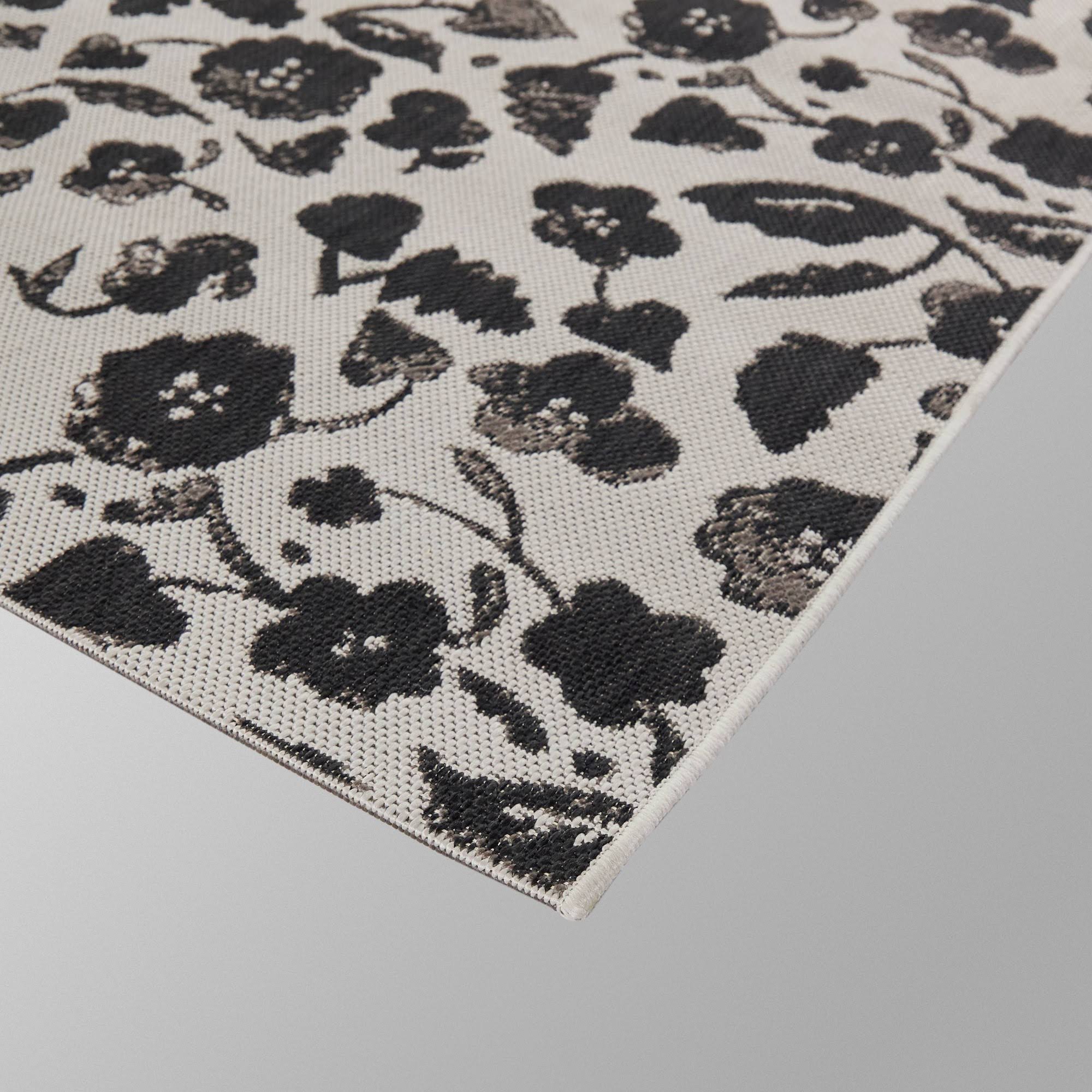 7& x 10& Floral Outdoor Rug Black - Opalhouse