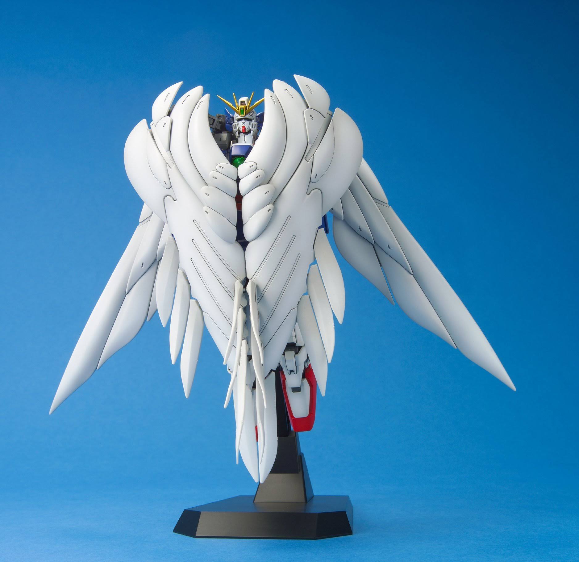 Gundam XXXG-00W0 Wing Gundam Zero mg 1/100 Scale