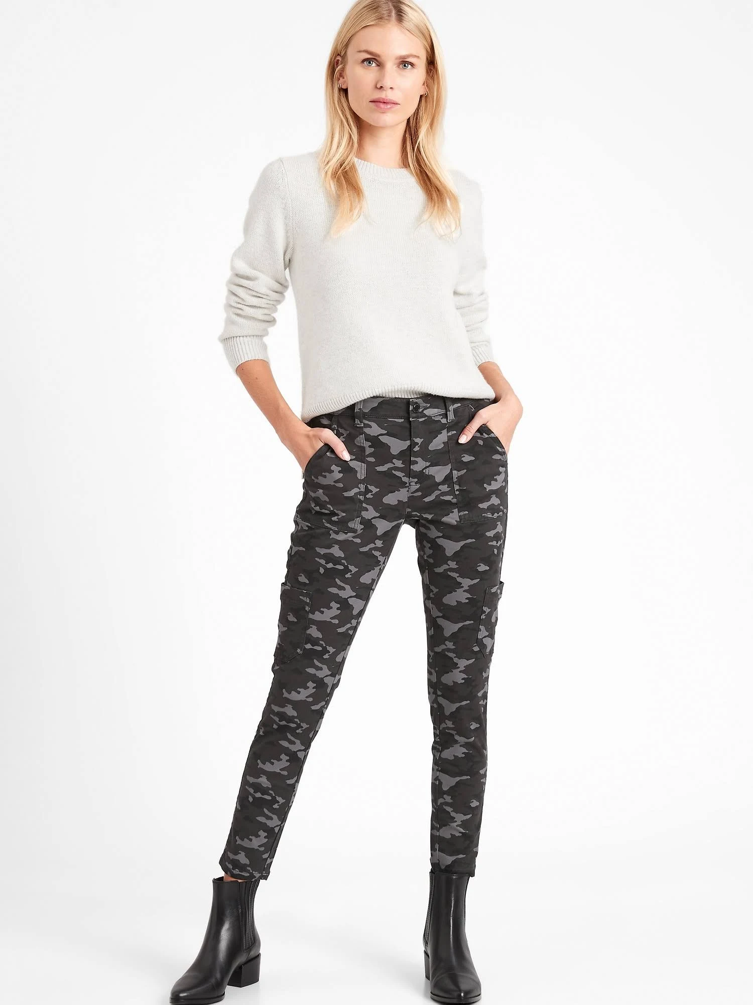 Banana Republic Women's Mid-Rise Skinny Cargo Chino Pant Charcoal Gray Camo Size 0 Regular