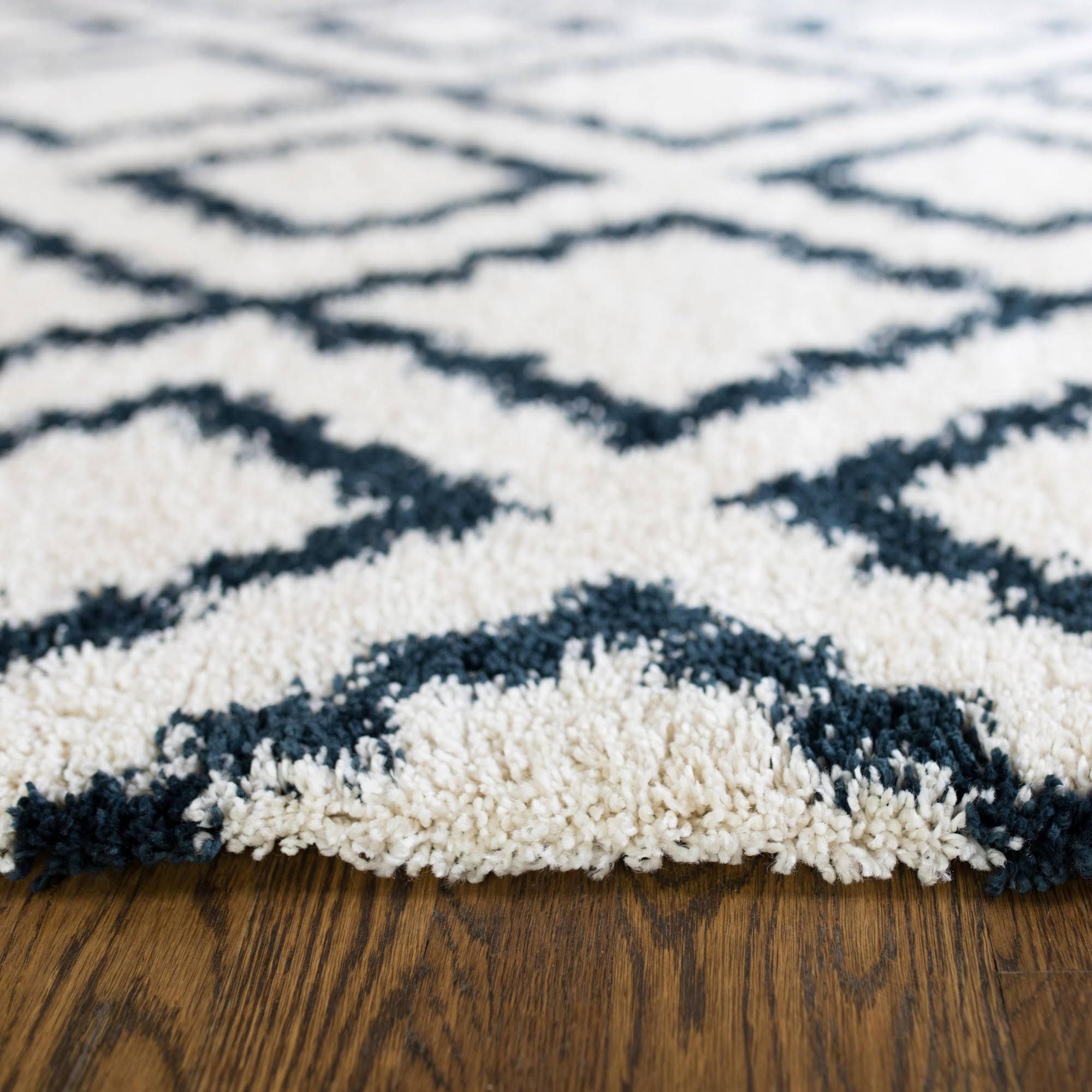 Ruba Diamond Shag Area Rug - 5&3x22 x 7& - White