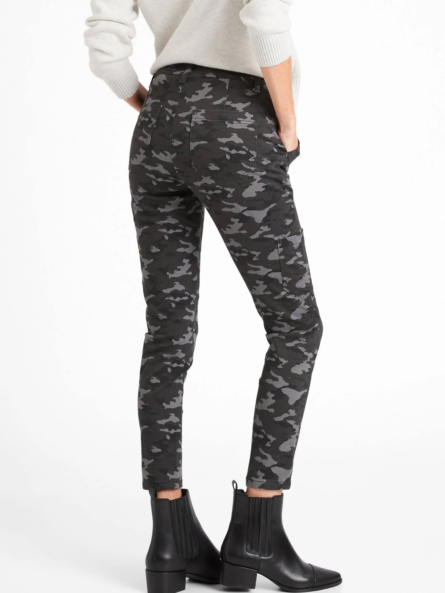 Banana Republic Women's Mid-Rise Skinny Cargo Chino Pant Charcoal Gray Camo Size 12 Short