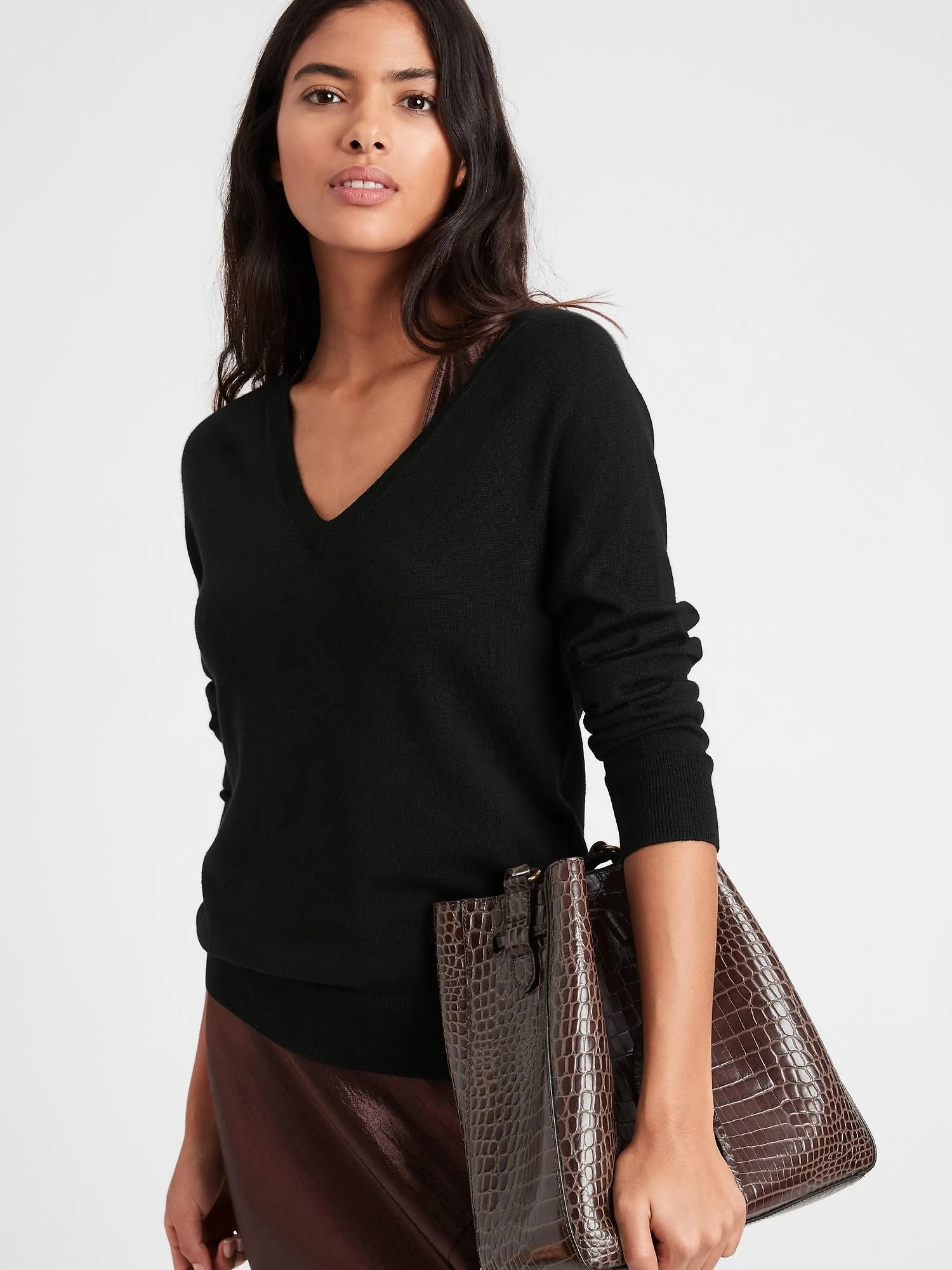 Banana Republic Women's Seamless Merino V-Neck Sweater in Responsible Wool Black Size Xxs
