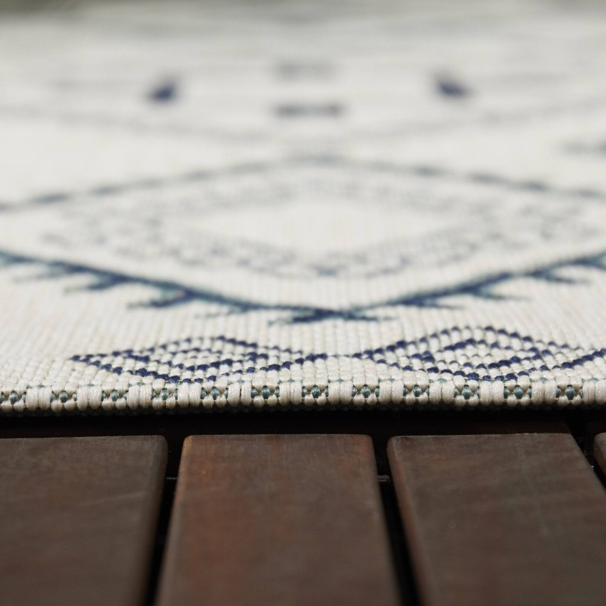 Delgado Southwestern Patio Indoor/Outdoor Area Rug - 5&3x22 x 7& - White