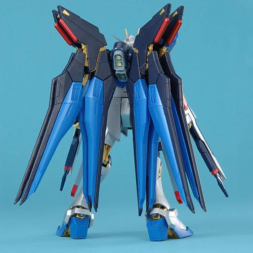 1/100 Scale mg Strike Freedom Gundam Extra Finish Version