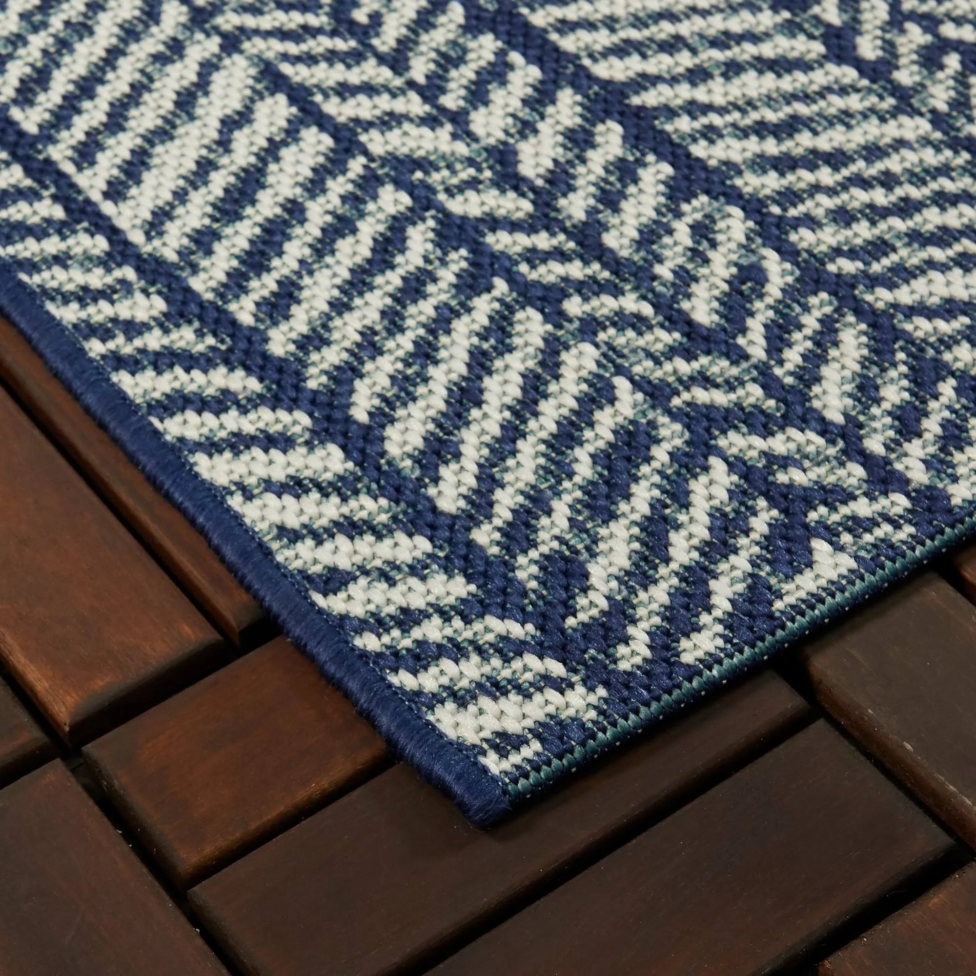 Yates Contemporary Indoor/Outdoor Area Rug - 5&3x22 x 7& - Dark Brown