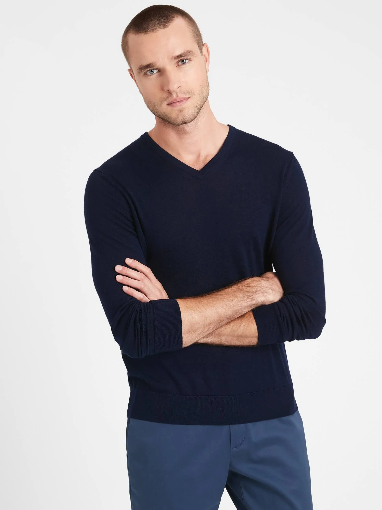 Banana Republic Men's Merino V-Neck Sweater in Responsible Wool Navy Size XL