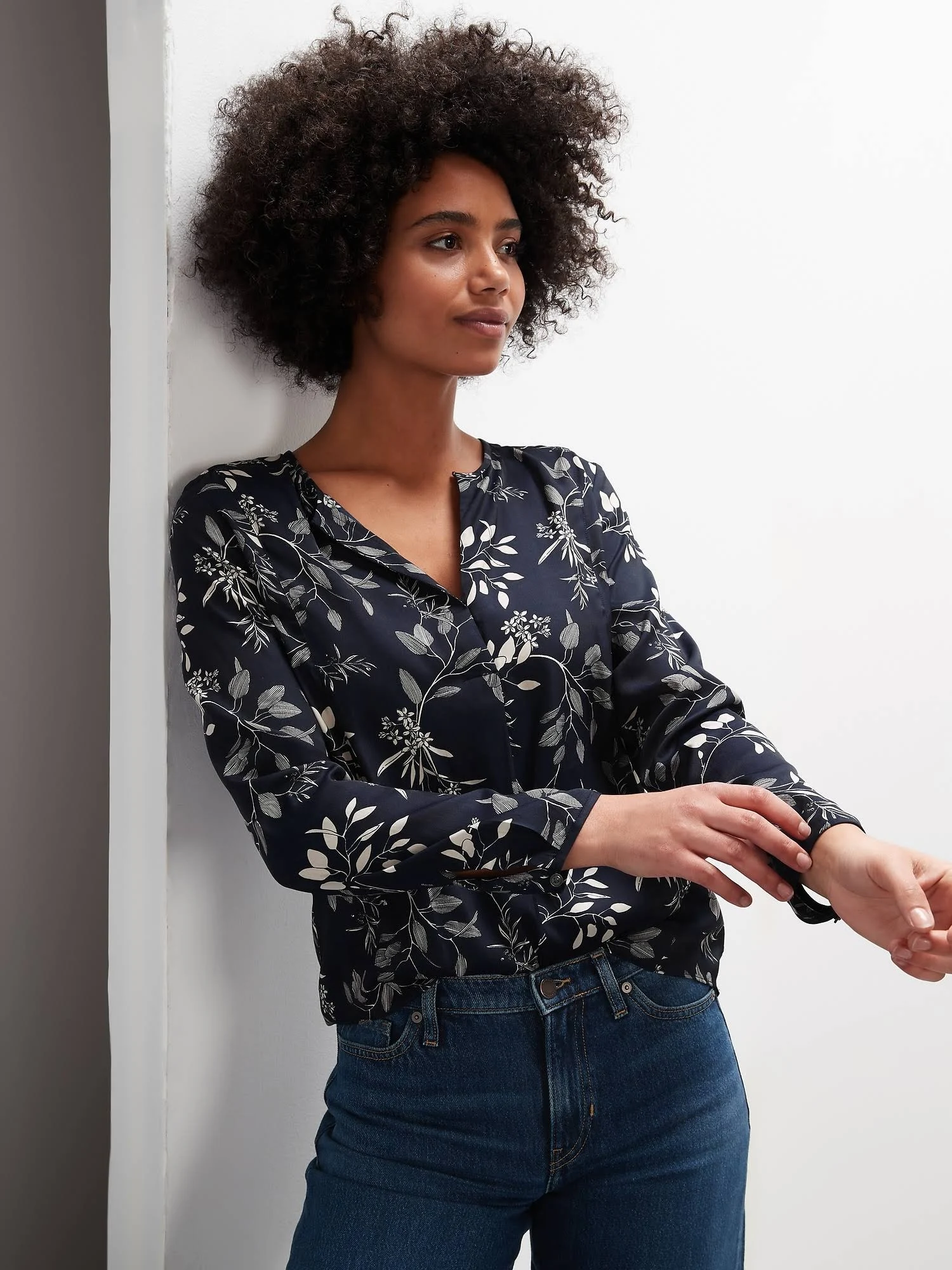 Banana Republic Women's Essential Popover Top Navy Floral Size Xs