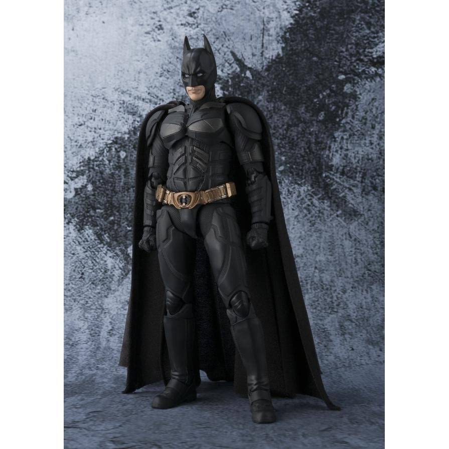 The Dark Knight: Batman S.H. Figuarts Action Figure