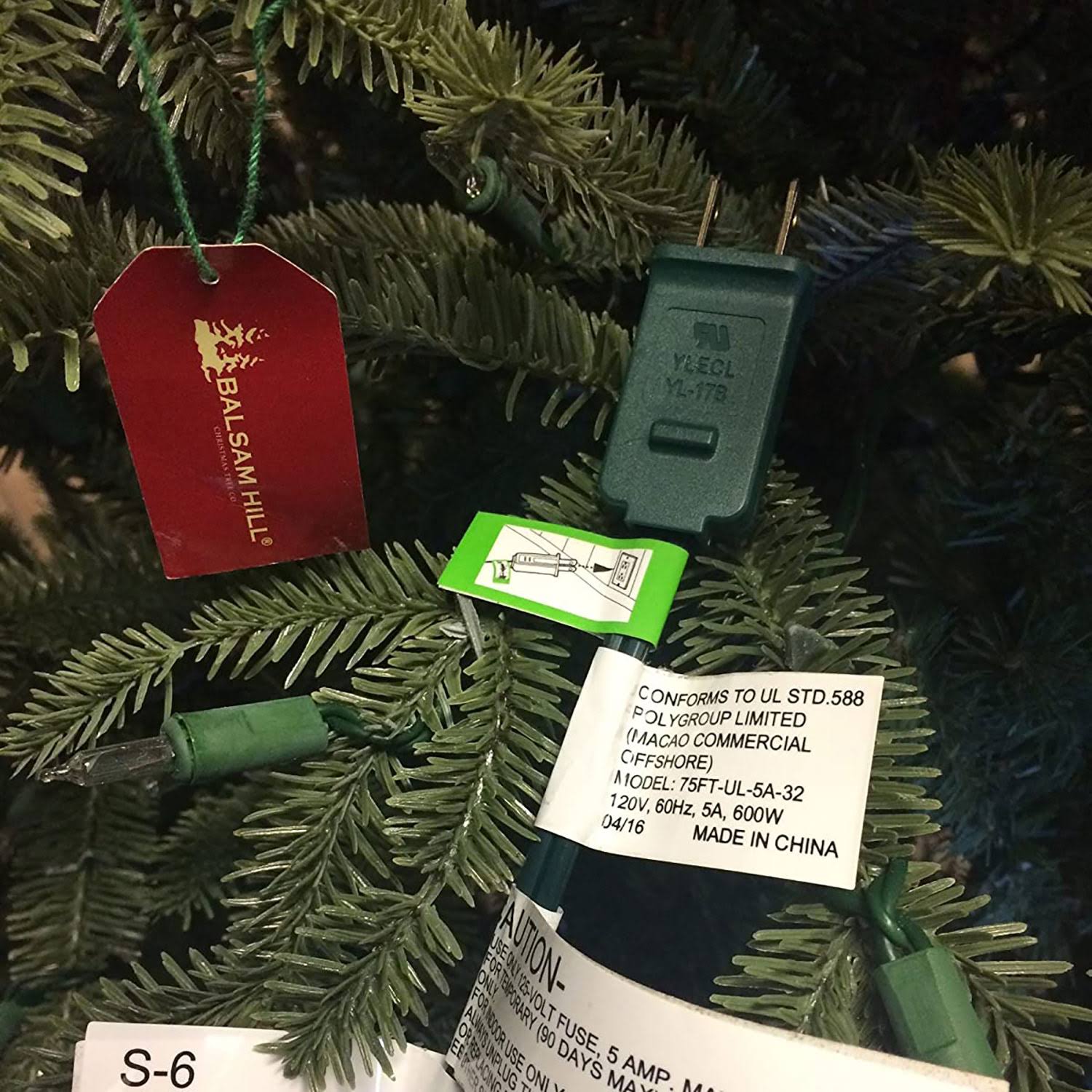 Balsam Hill Pine Peak Artificial 30 inch Prelit 30 LED Holiday Christmas Swag, Clear