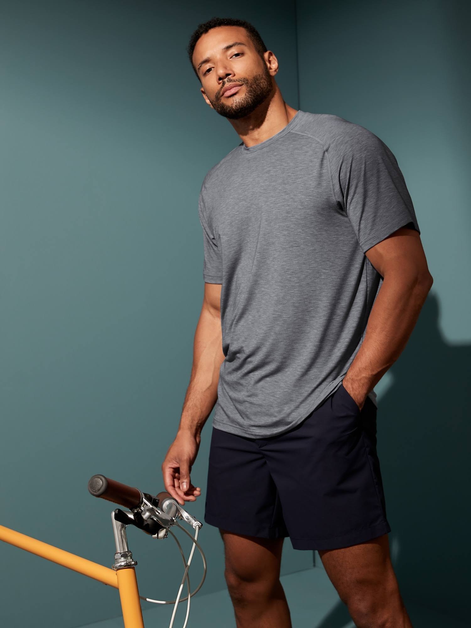 Banana Republic Men's Train Performance T-Shirt Heather Gray Size M