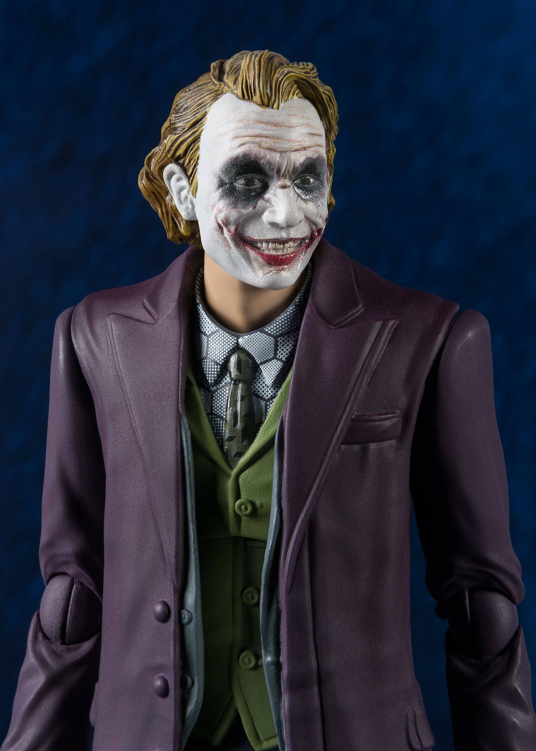 The Dark Knight: Joker S.H. Figuarts Action Figure