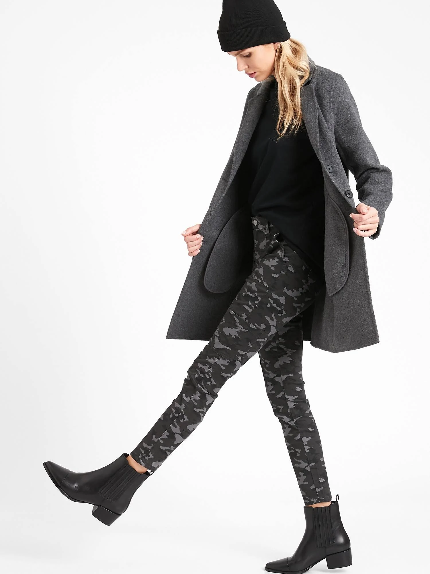 Banana Republic Women's Mid-Rise Skinny Cargo Chino Pant Charcoal Gray Camo Size 12 Short