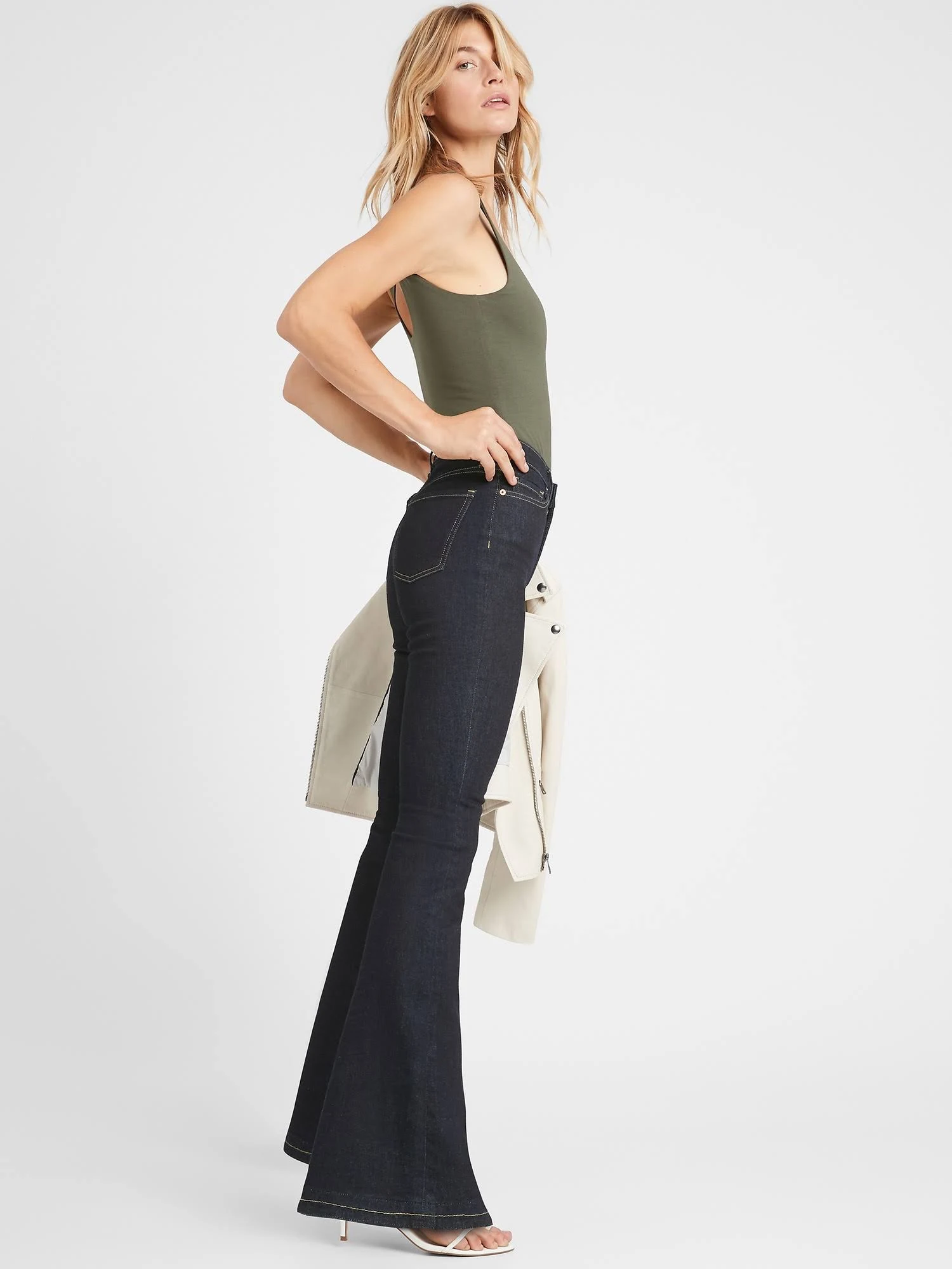 Banana Republic Women's High-Rise Flare Jean Rinse Size 29 Regular
