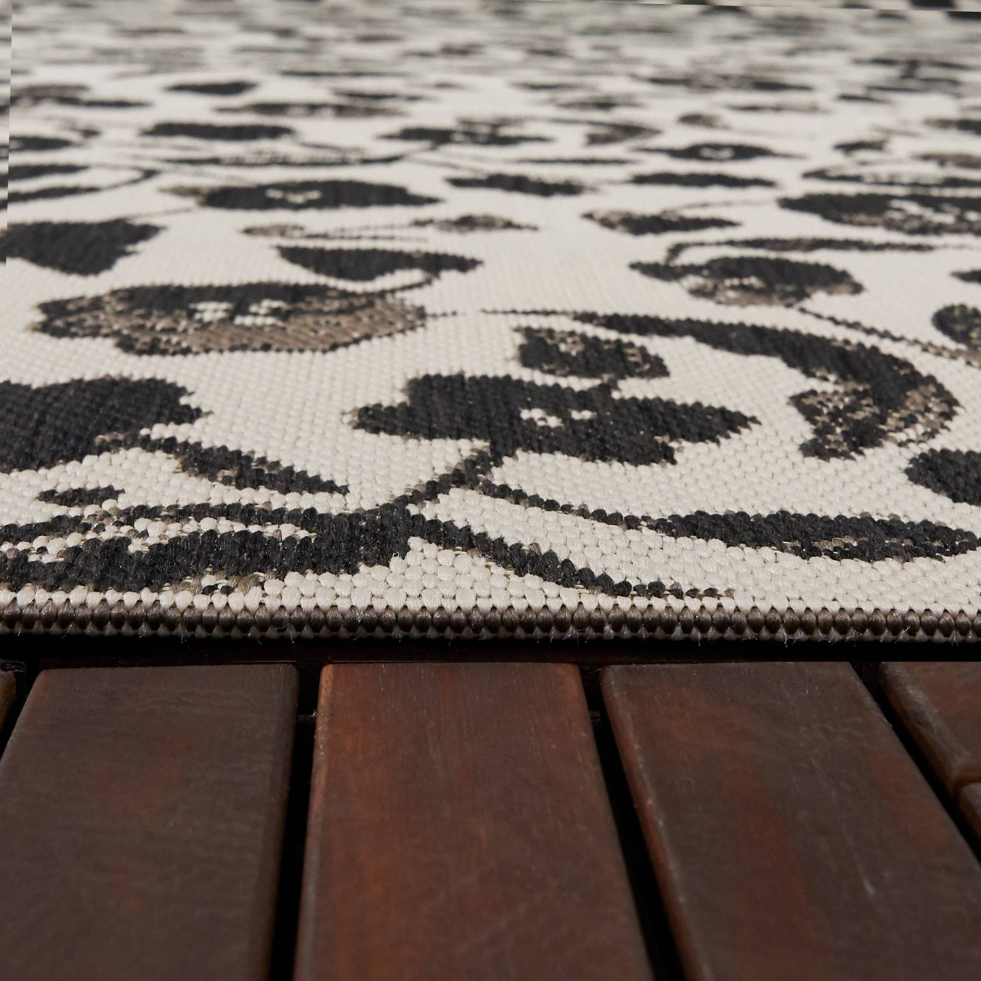 7& x 10& Floral Outdoor Rug Black - Opalhouse