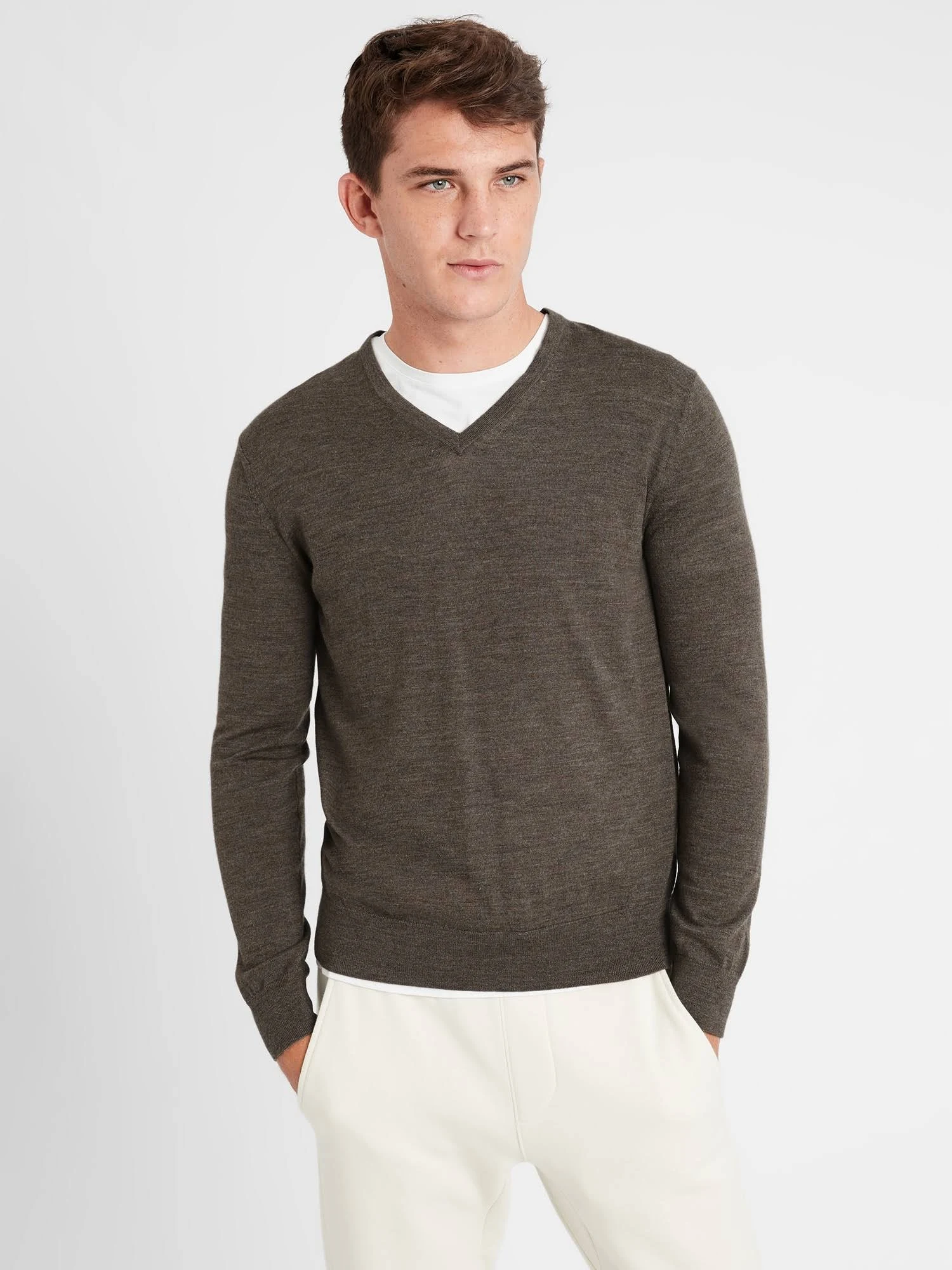 Banana Republic Men's Merino V-Neck Sweater in Responsible Wool Brown Size M
