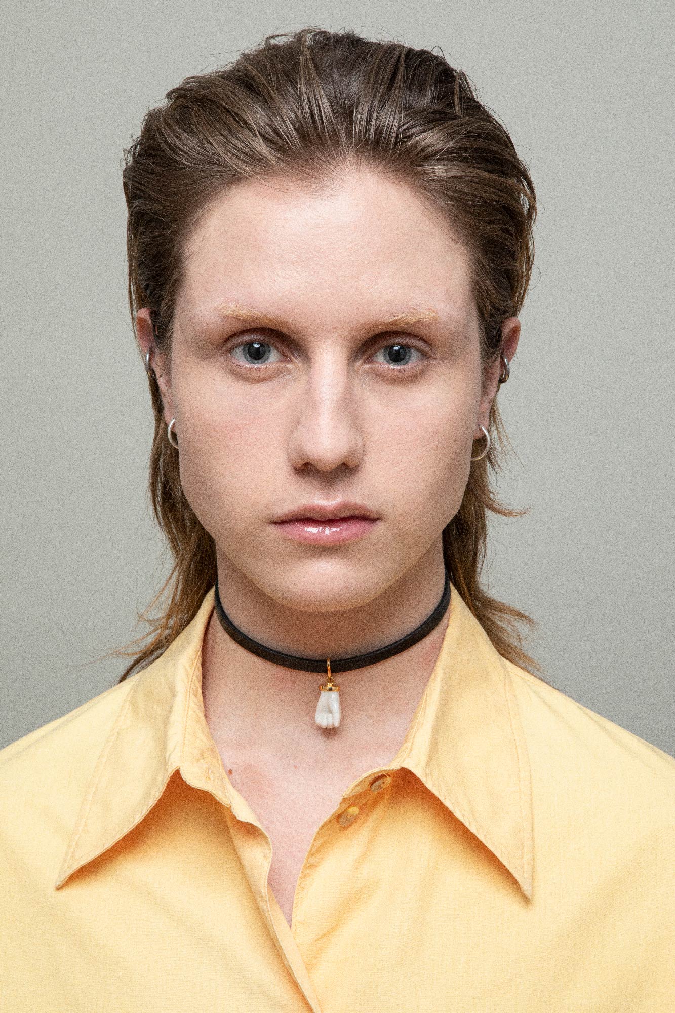 FIST LEATHER CHOKER WHITE