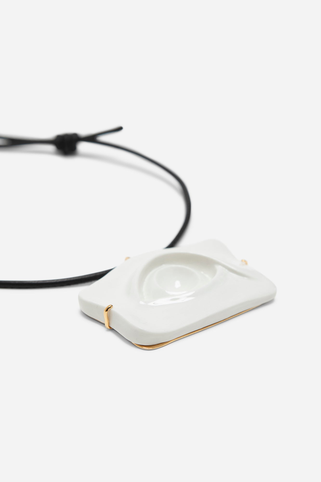 EYE BIG NECKLACE WHITE
