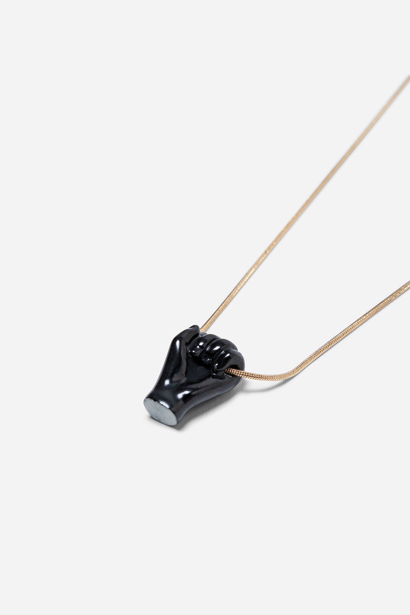 FIST PENDANT 18K