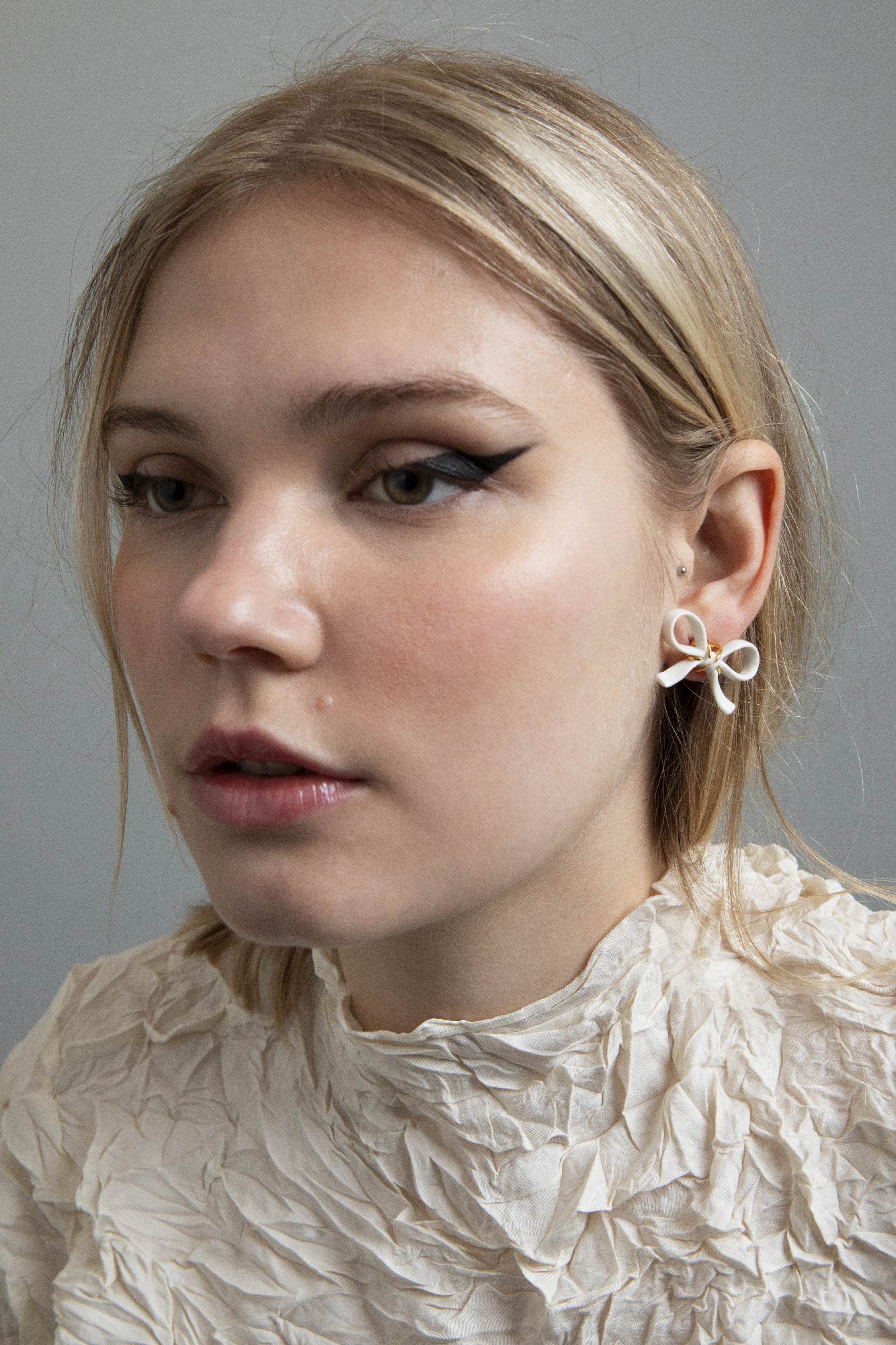 BOW EARRINGS