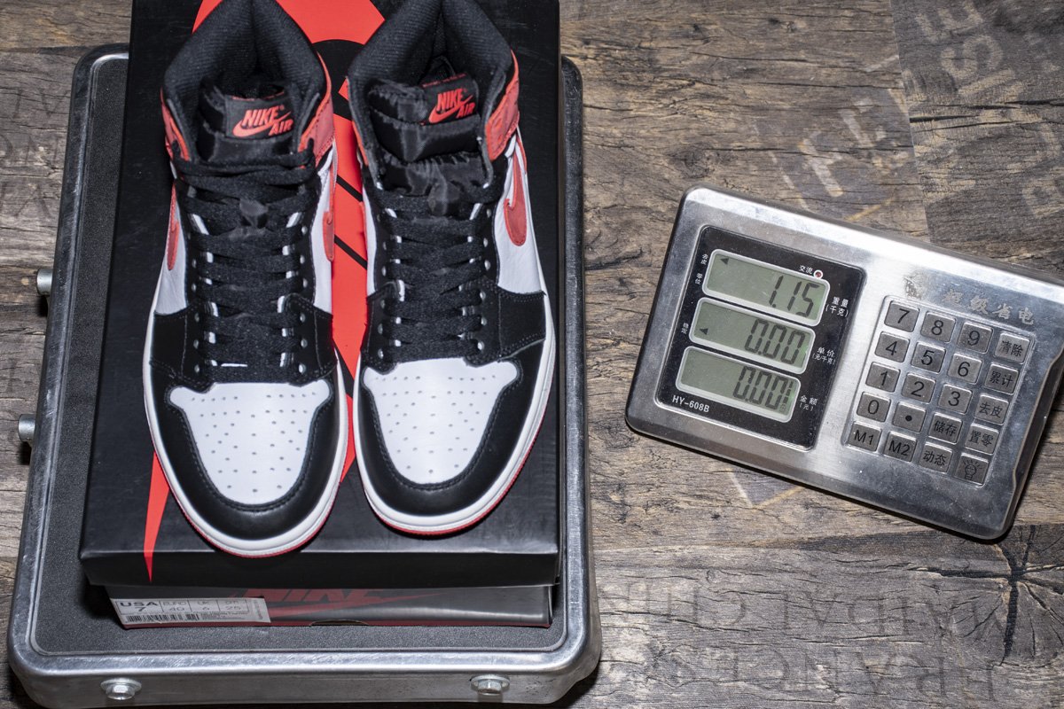 Jordan 1 Retro High Track Red