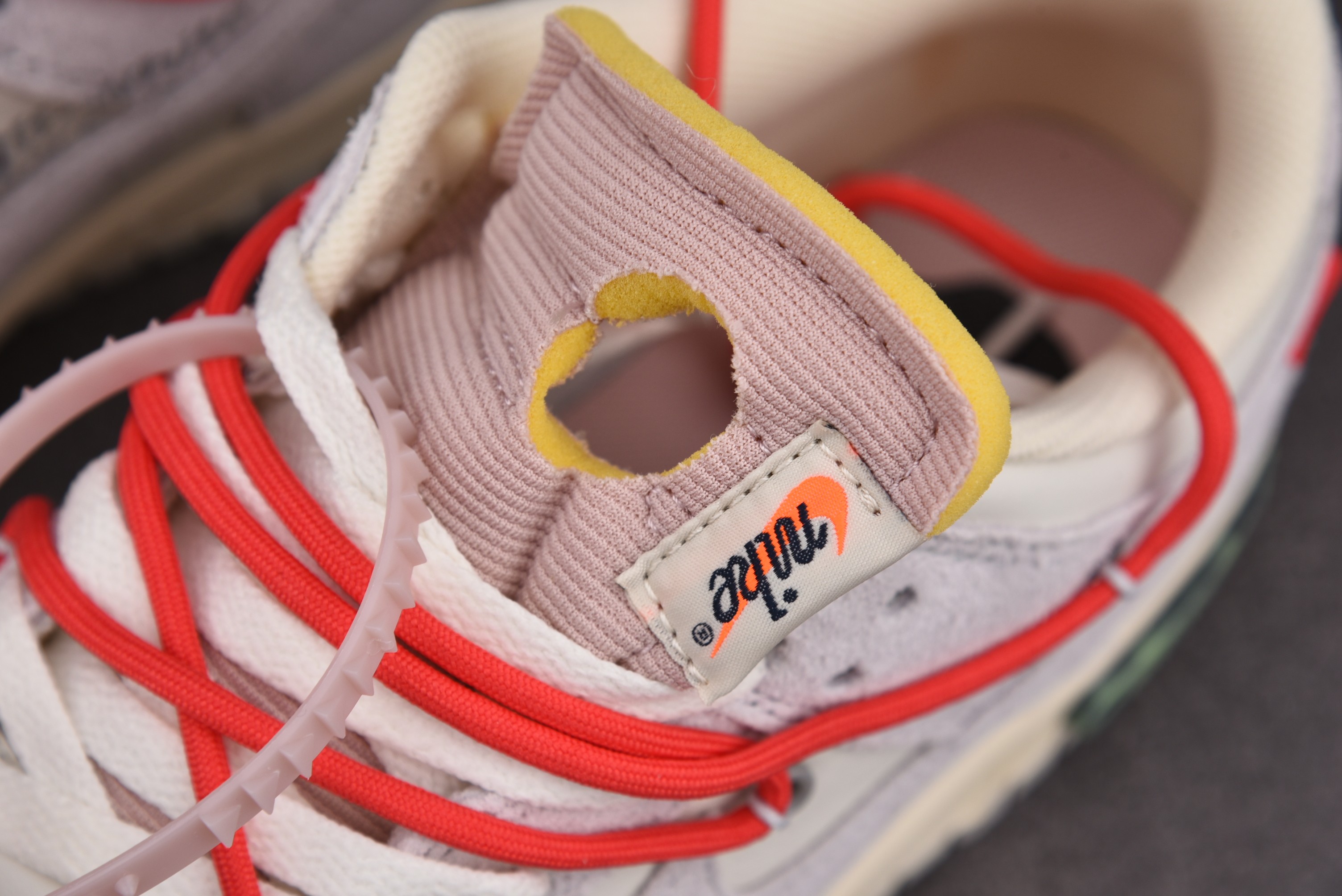 Nike Dunk Low Off-White Lot 33
