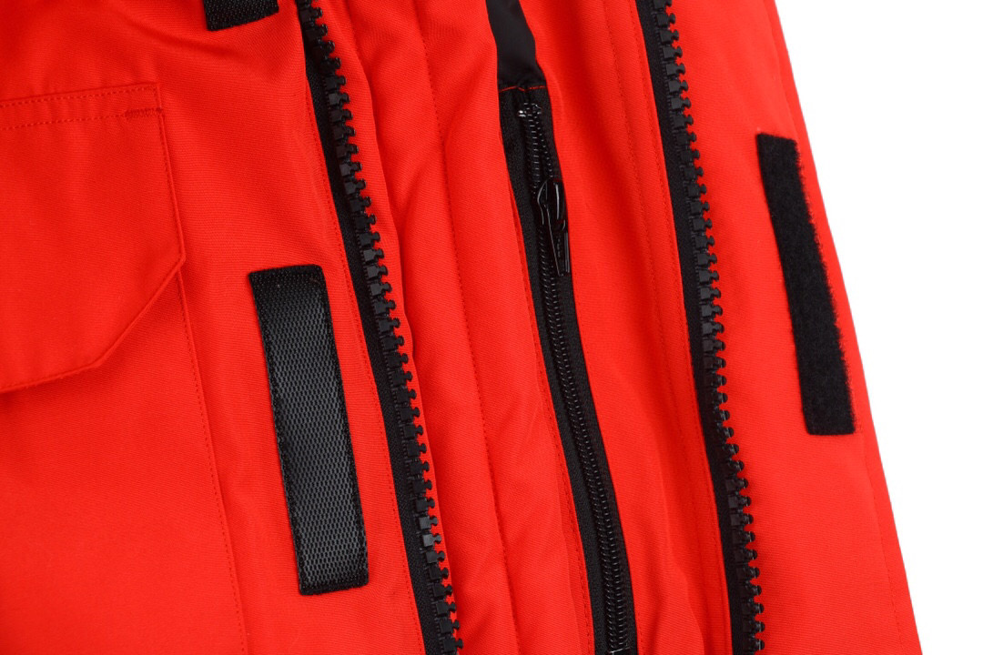 08 CANADA GOOSE Expedition Parka Red