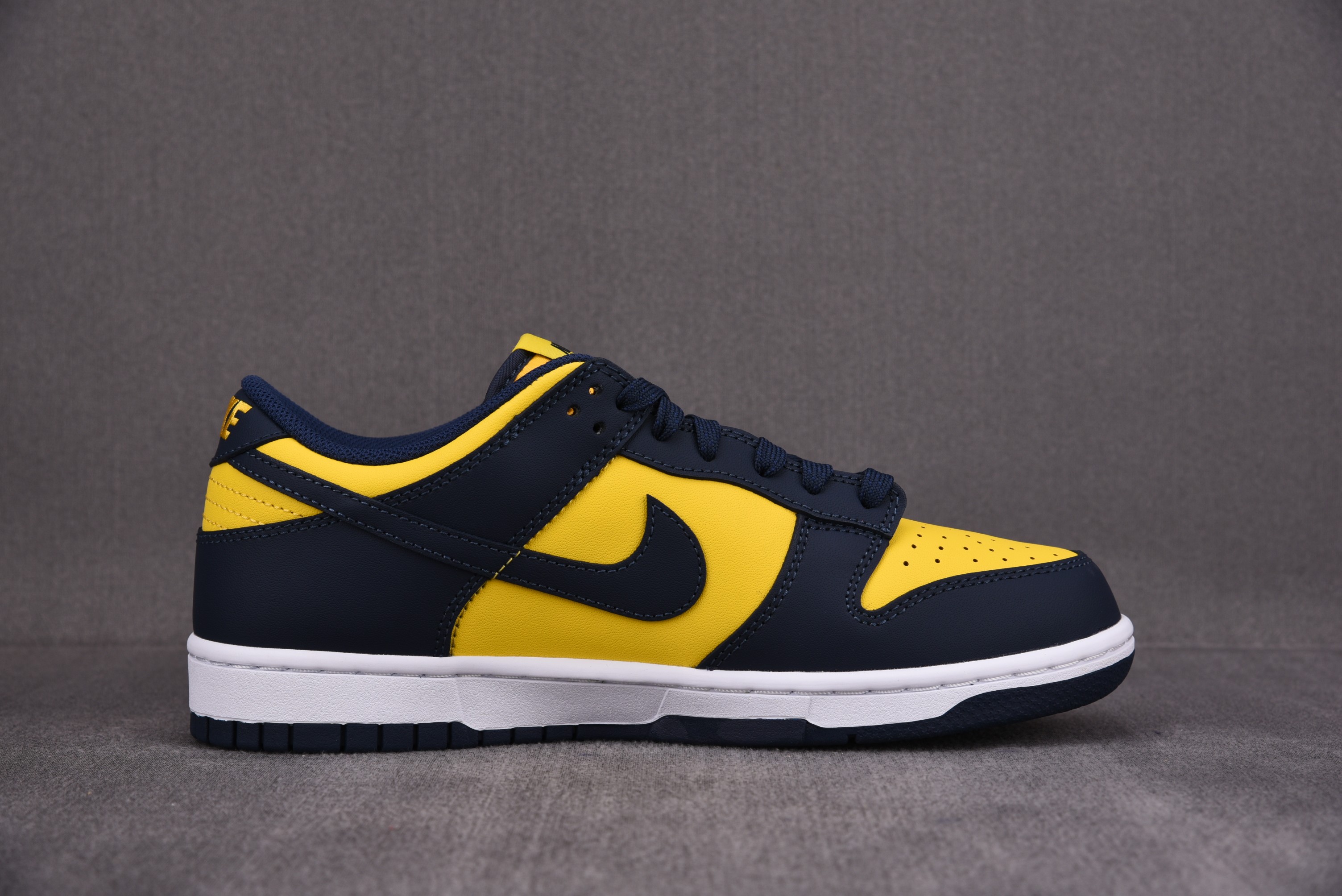 Nike Dunk Low Michigan (2021)