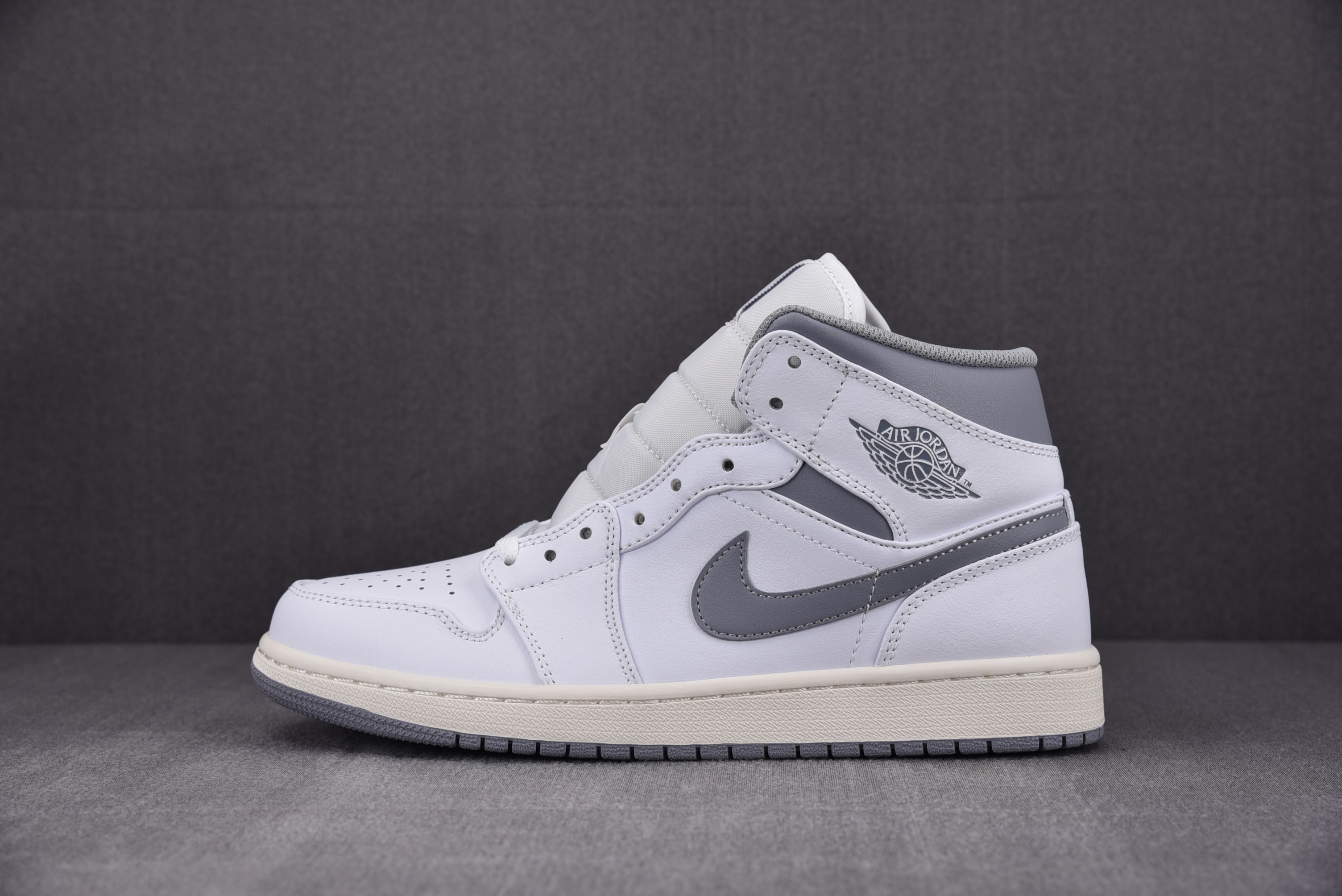 Air Jordan 1 Mid Neutral Grey