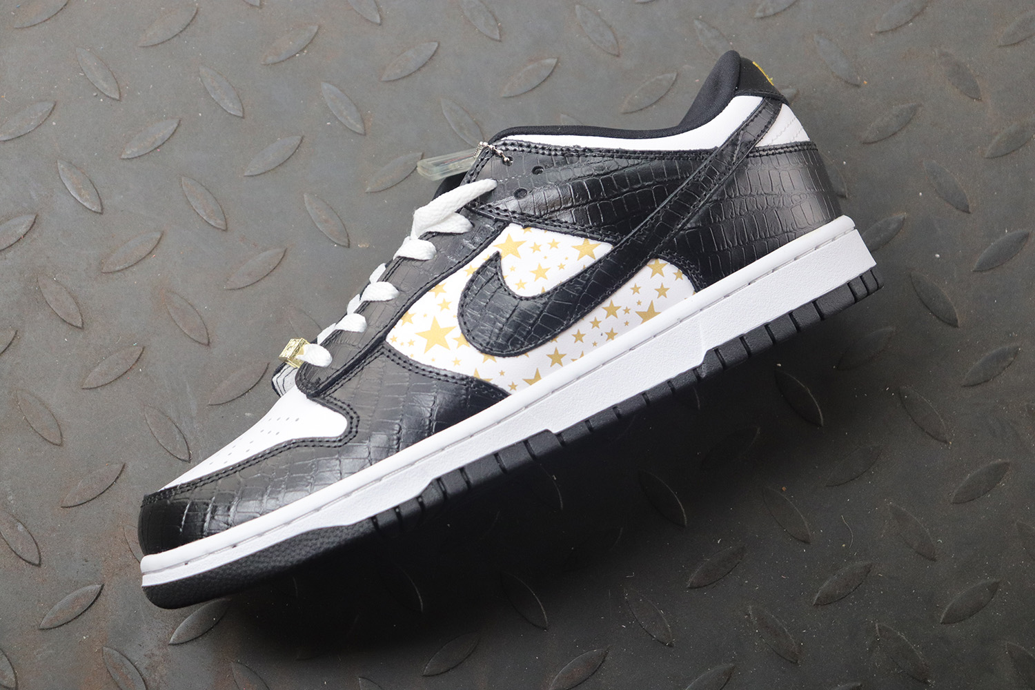 Supreme Nike SB Dunk Low White Black