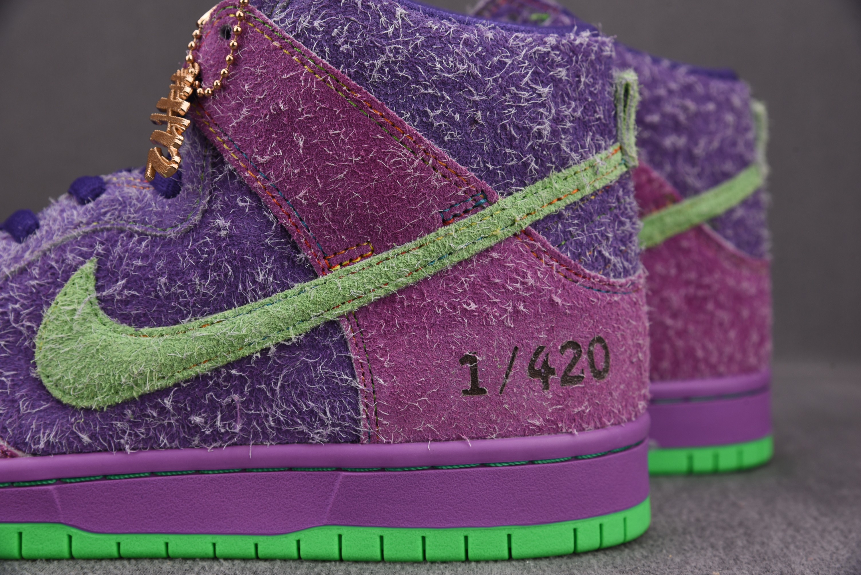 Nike SB Dunk High Reverse Skunk 420 (Special Box)