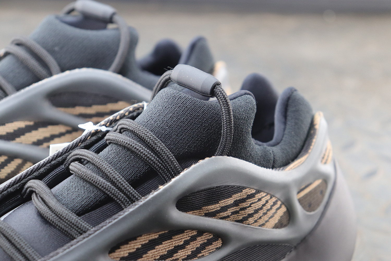 【Clearance】 Adidas Yeezy 700 V3 Clay Brown（US9.5）
