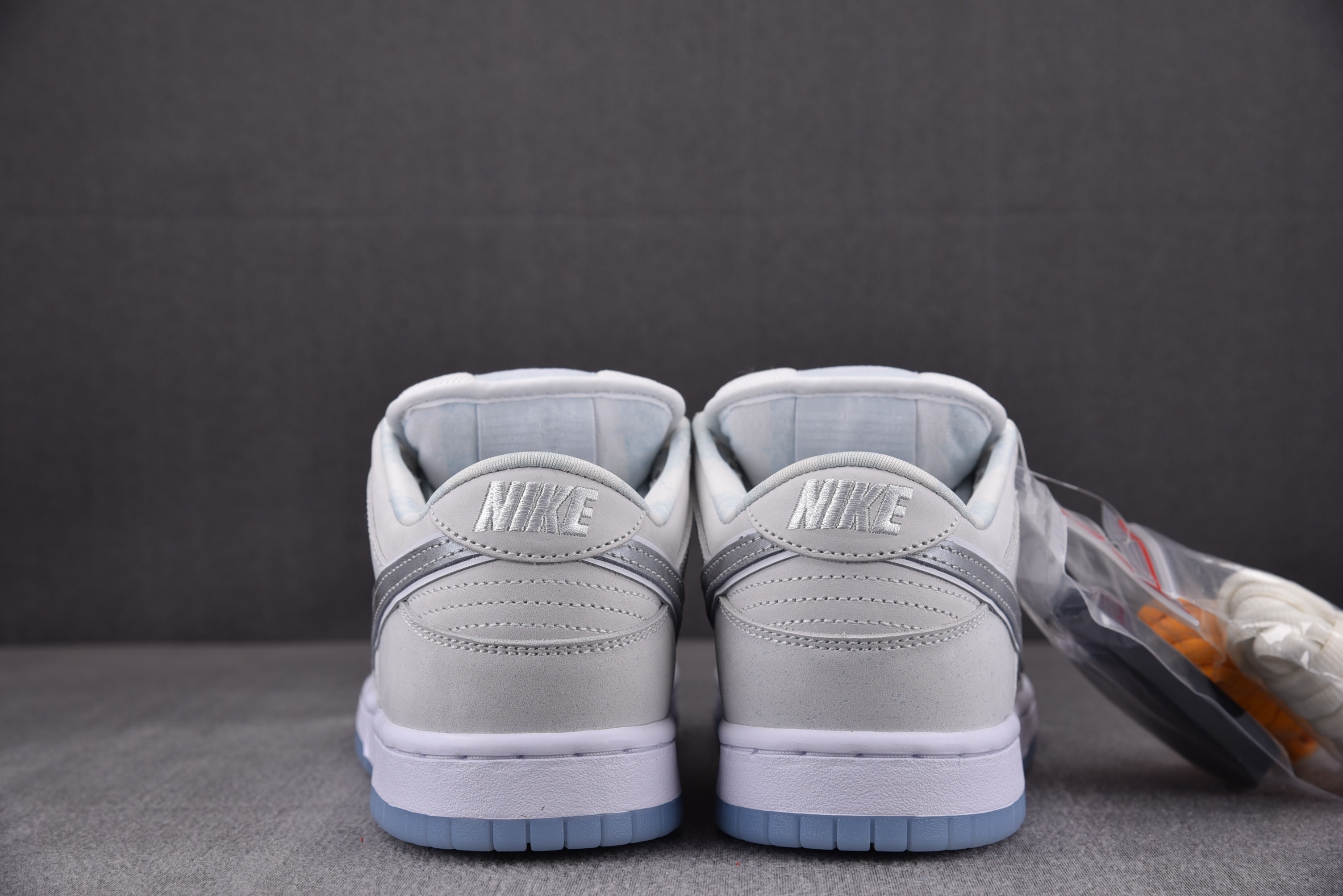 Nike SB Dunk Low White Lobster (Friends and Family)(Black Ruber Ring)