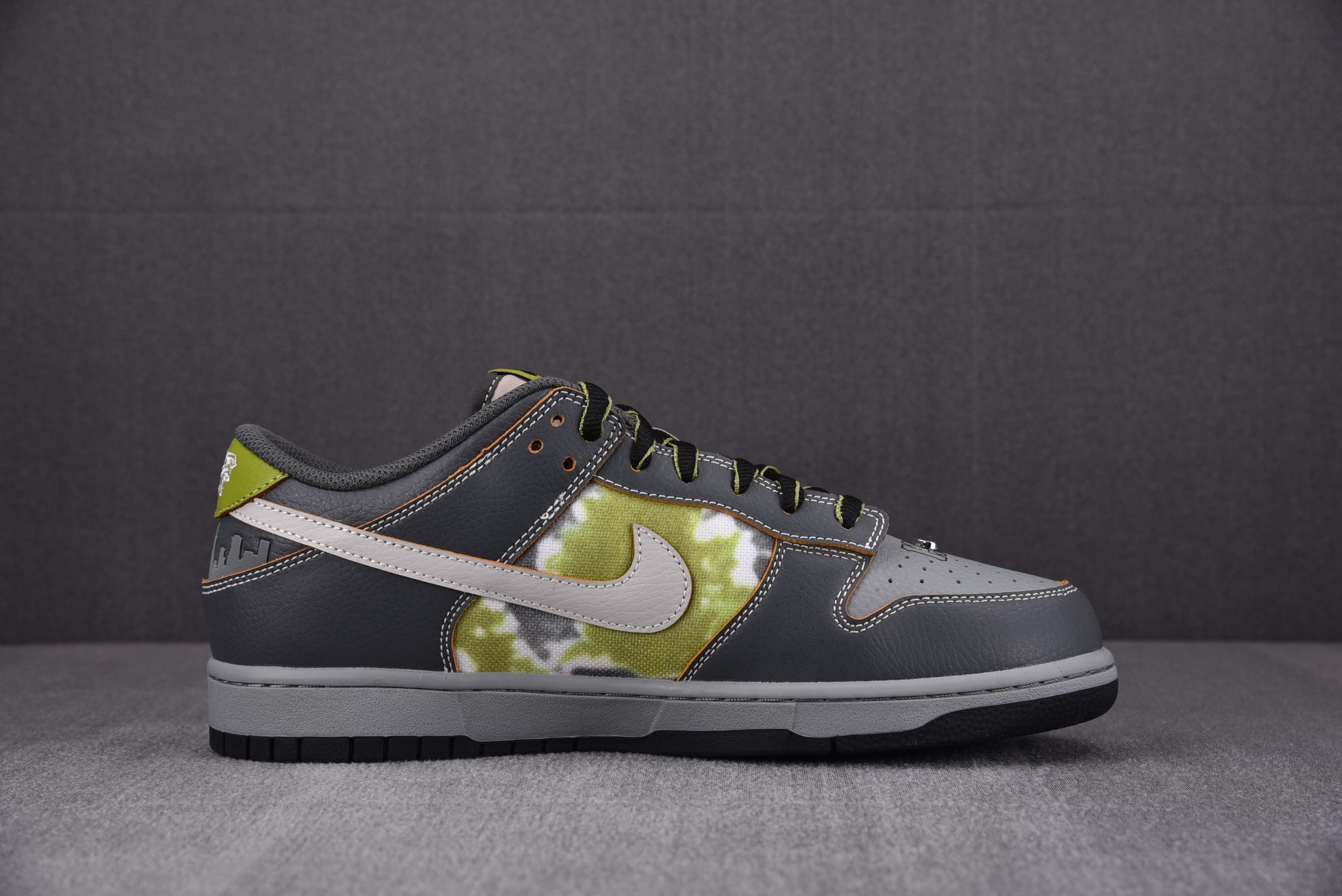 Nike SB Dunk Low HUF Wait, What!? (Friends and Family)