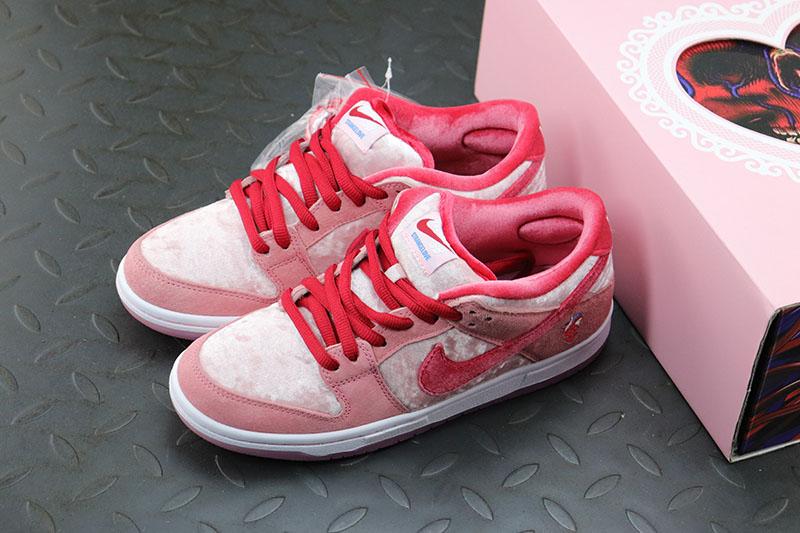【Clearance】 SB Dunk Low x StrangeLove (Special Box)