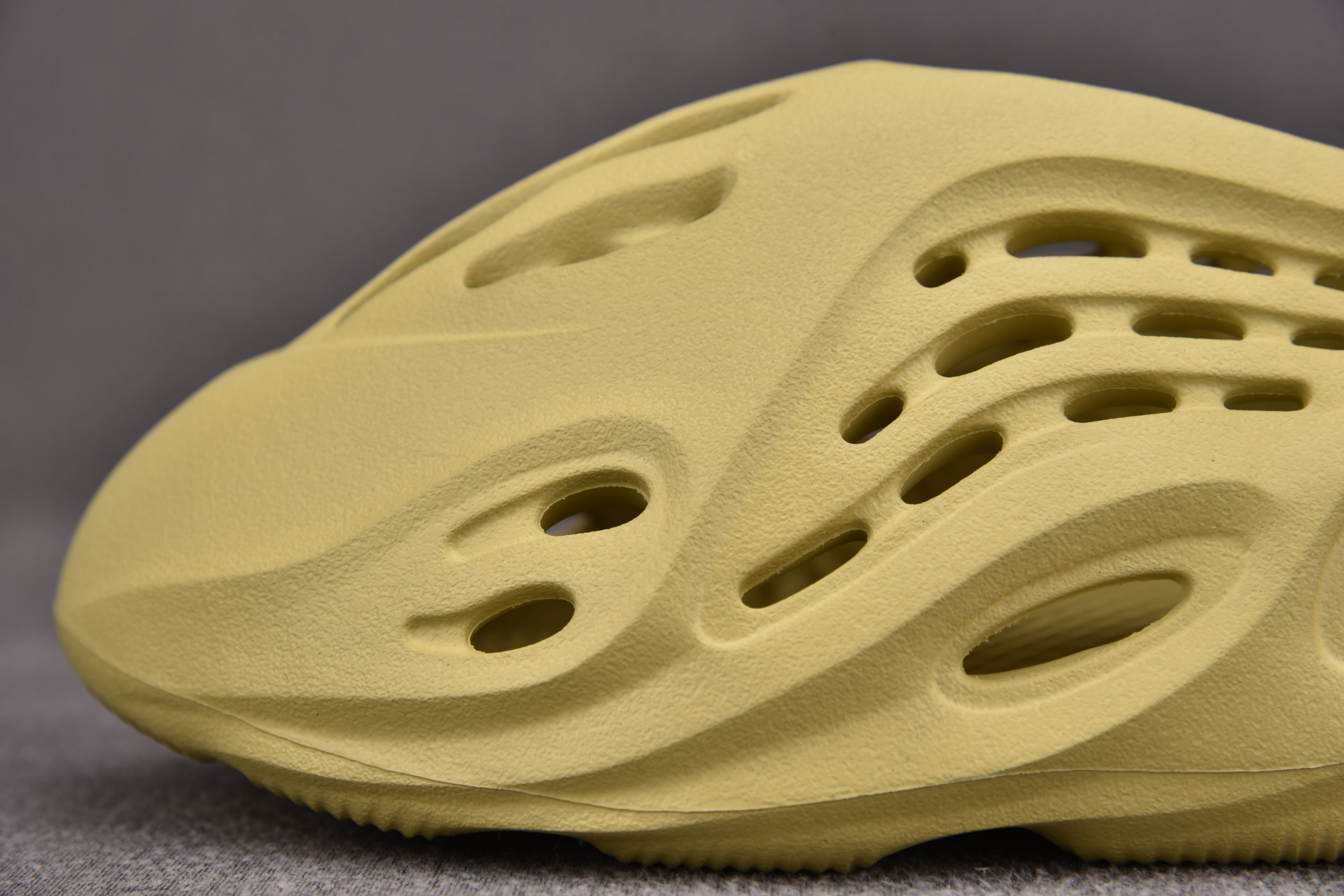adidas Yeezy Foam RNNR Sulfur