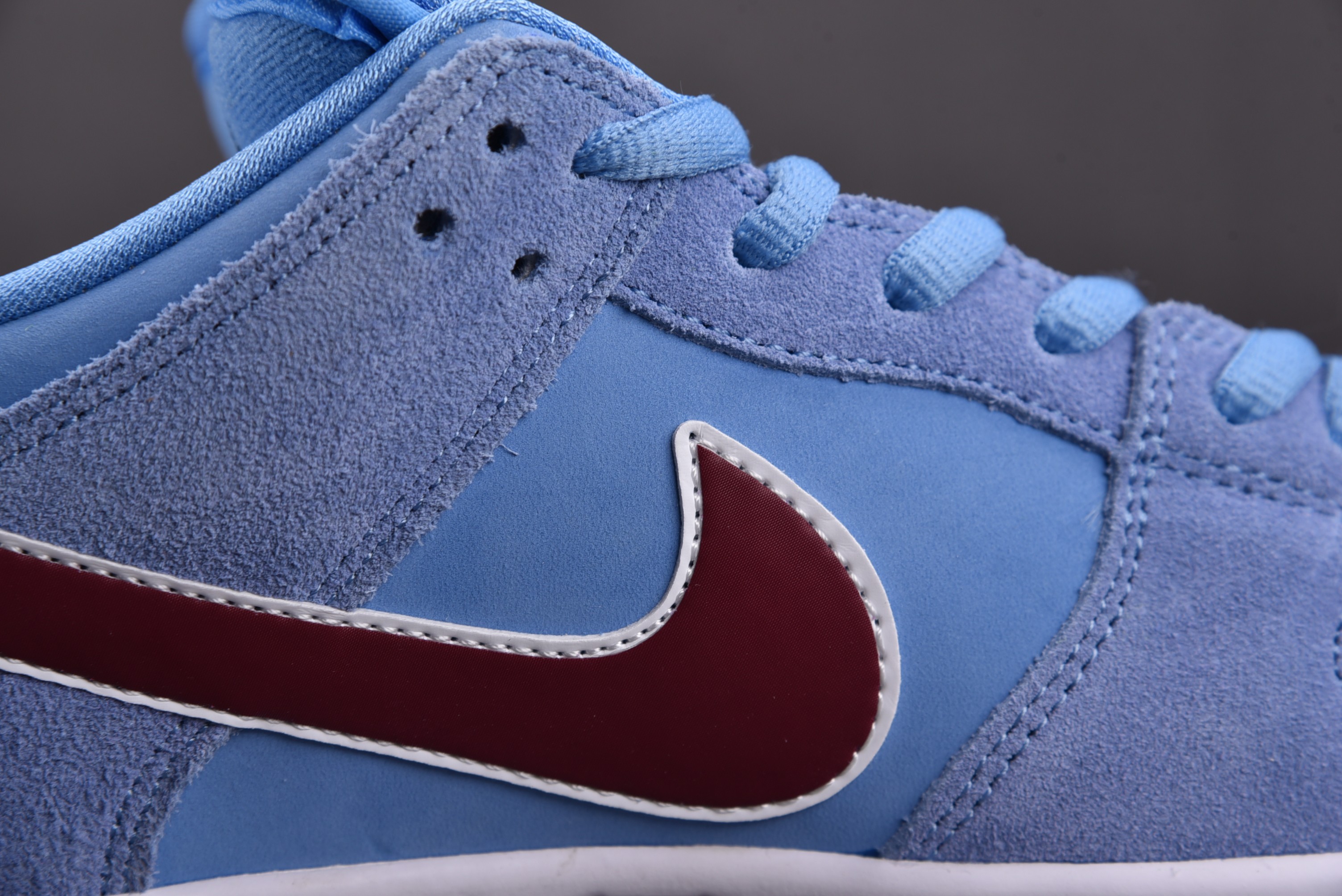 Nike SB Dunk Low Philadelphia Phillies
