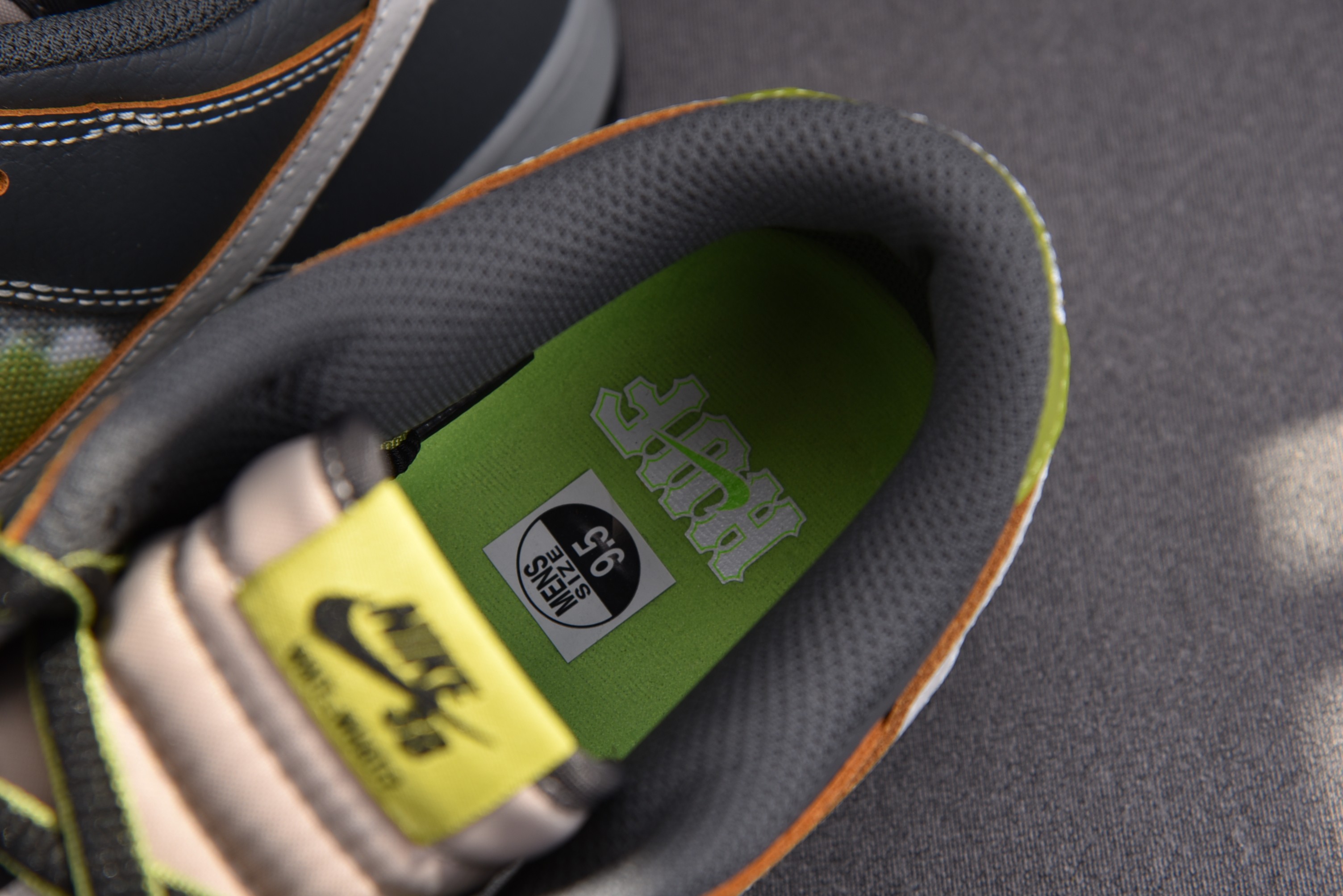 Nike SB Dunk Low HUF Wait, What!? (Friends and Family)