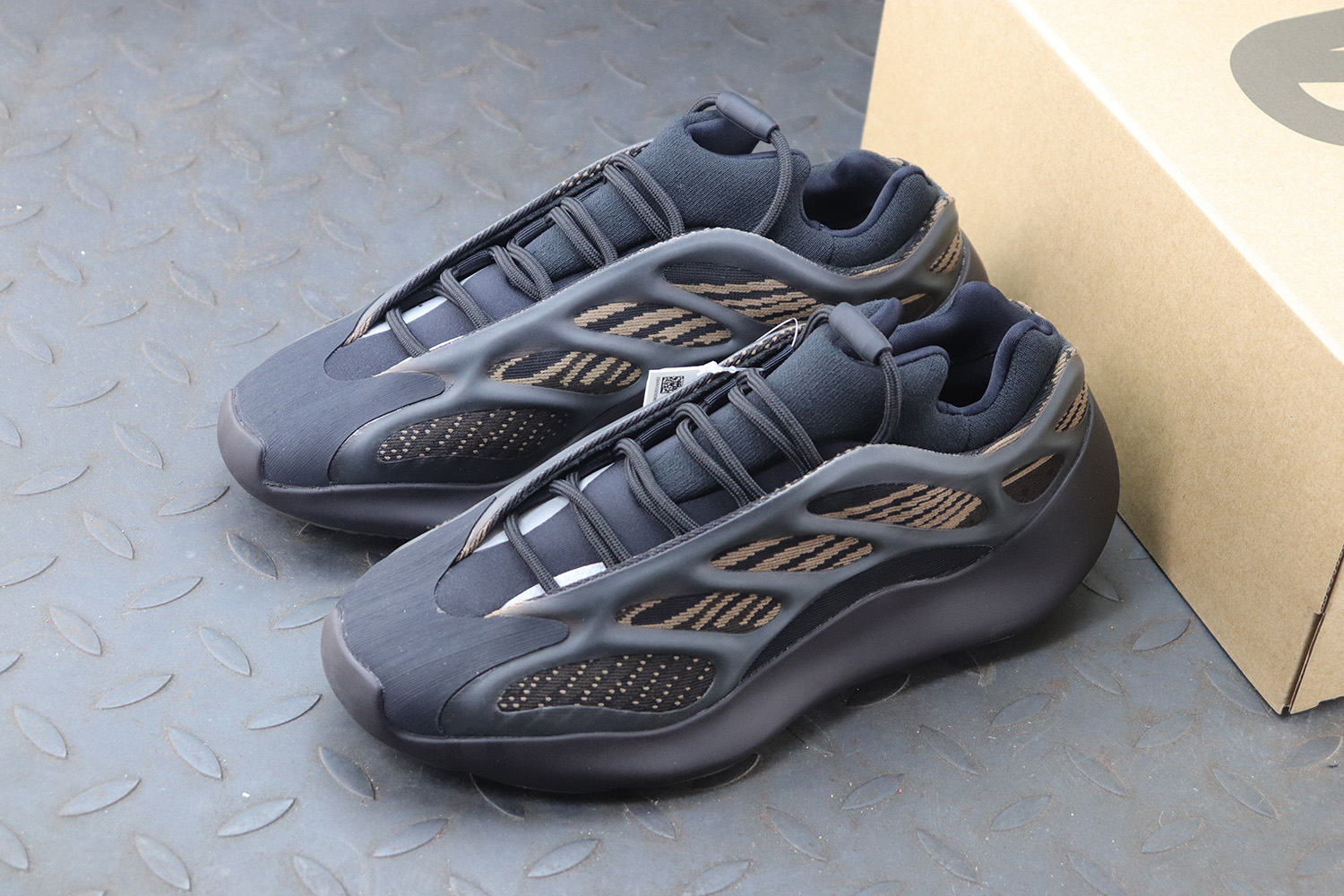 Adidas Yeezy 700 V3 Clay Brown