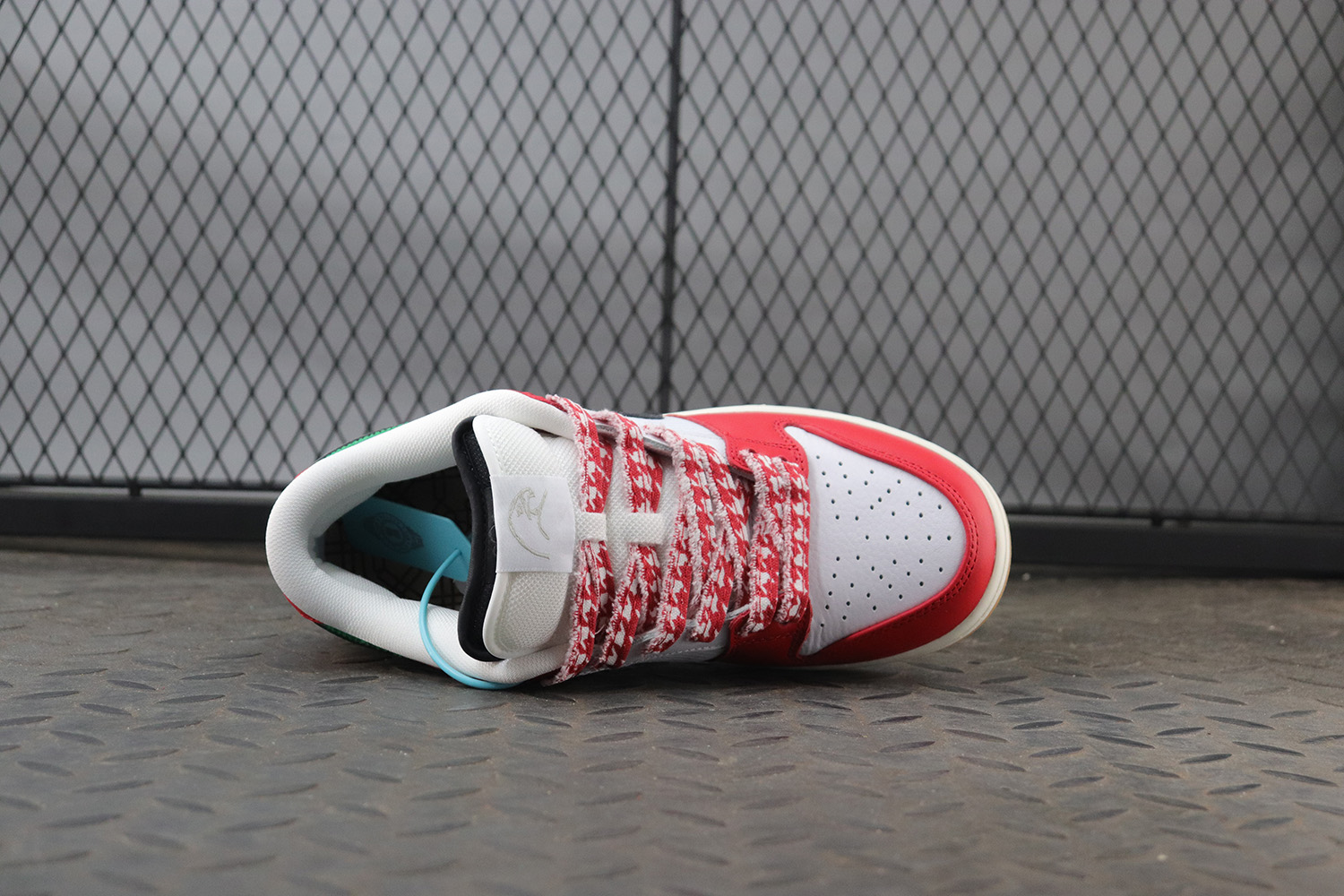 Nike SB Dunk Low Habibi