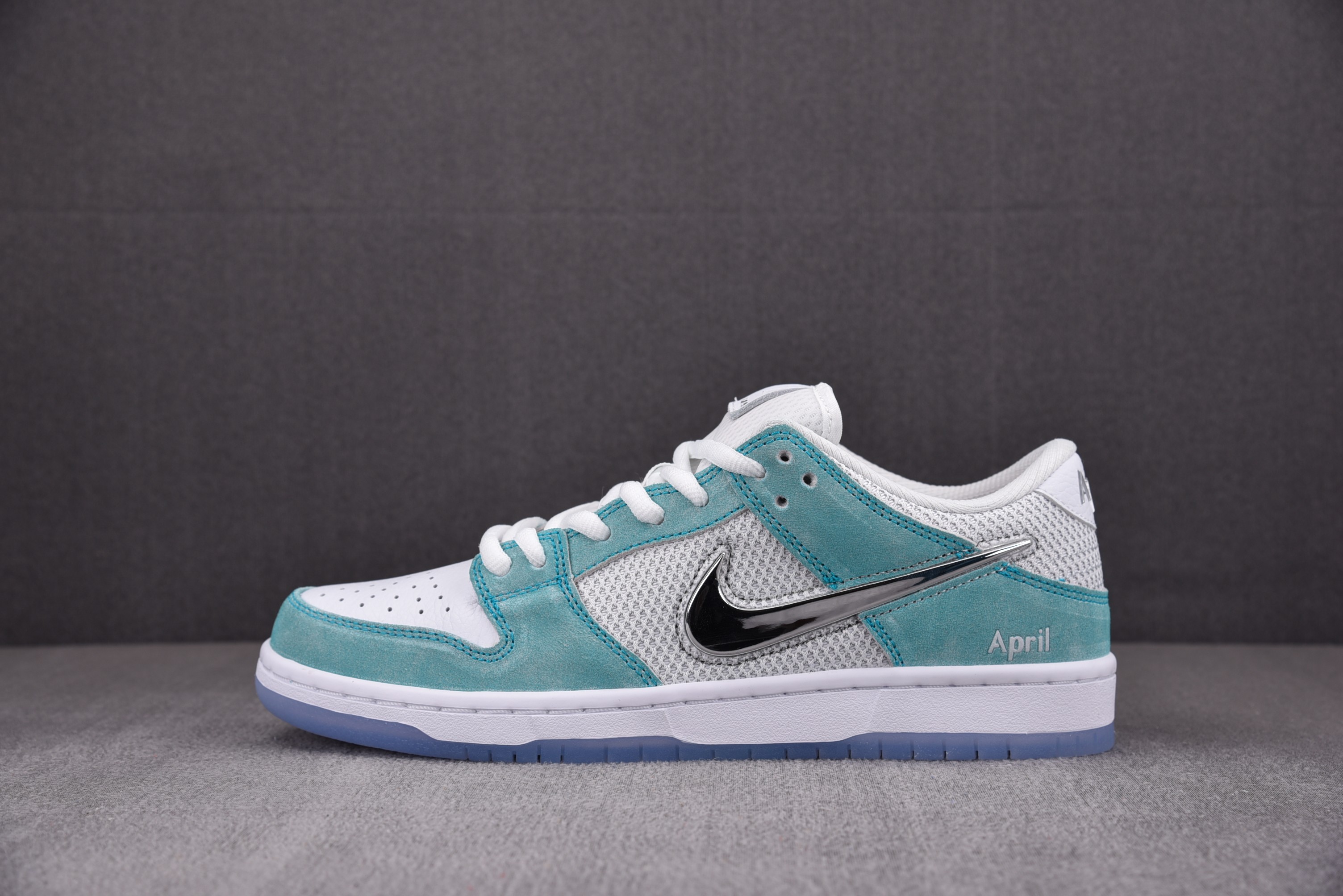 Nike SB Dunk Low APRIL SKKATEBOARDS