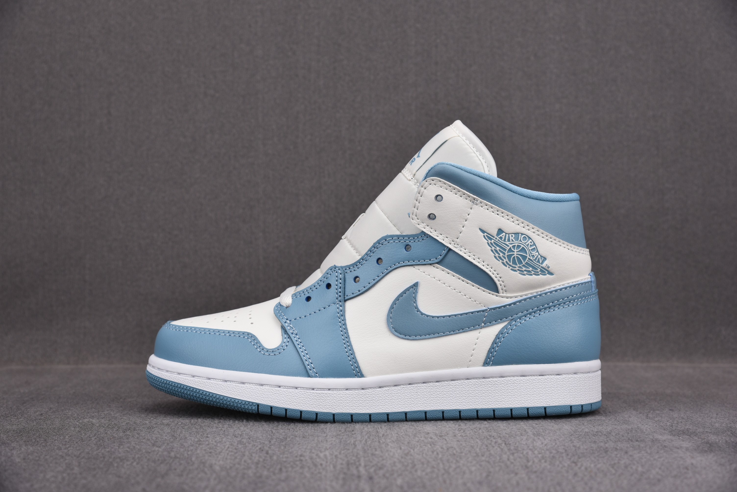 Jordan 1 Mid UNC (Women Size!!)