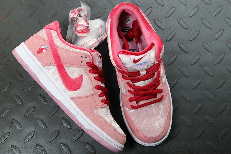 【Clearance】 SB Dunk Low x StrangeLove (Special Box)