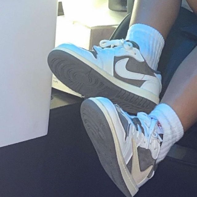 Jordan 1 Retro Low OG SP Travis Scott Reverse Mocha