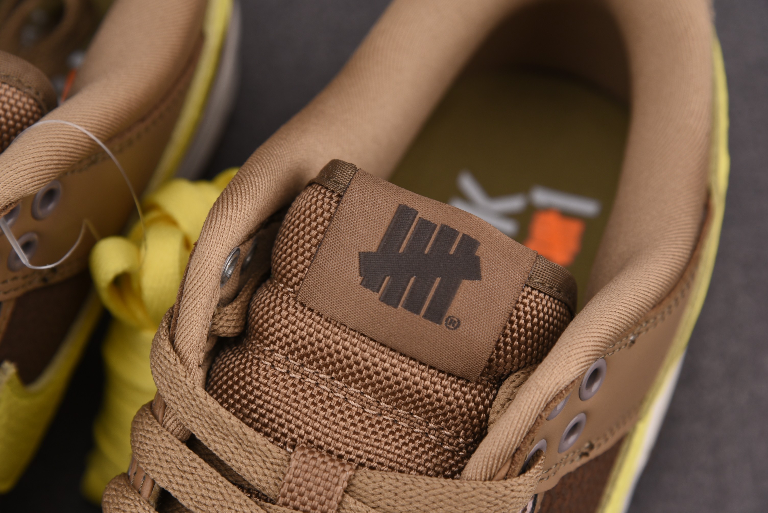 Nike Dunk Low SP UNDEFEATED Canteen Dunk vs. AF1 Pack