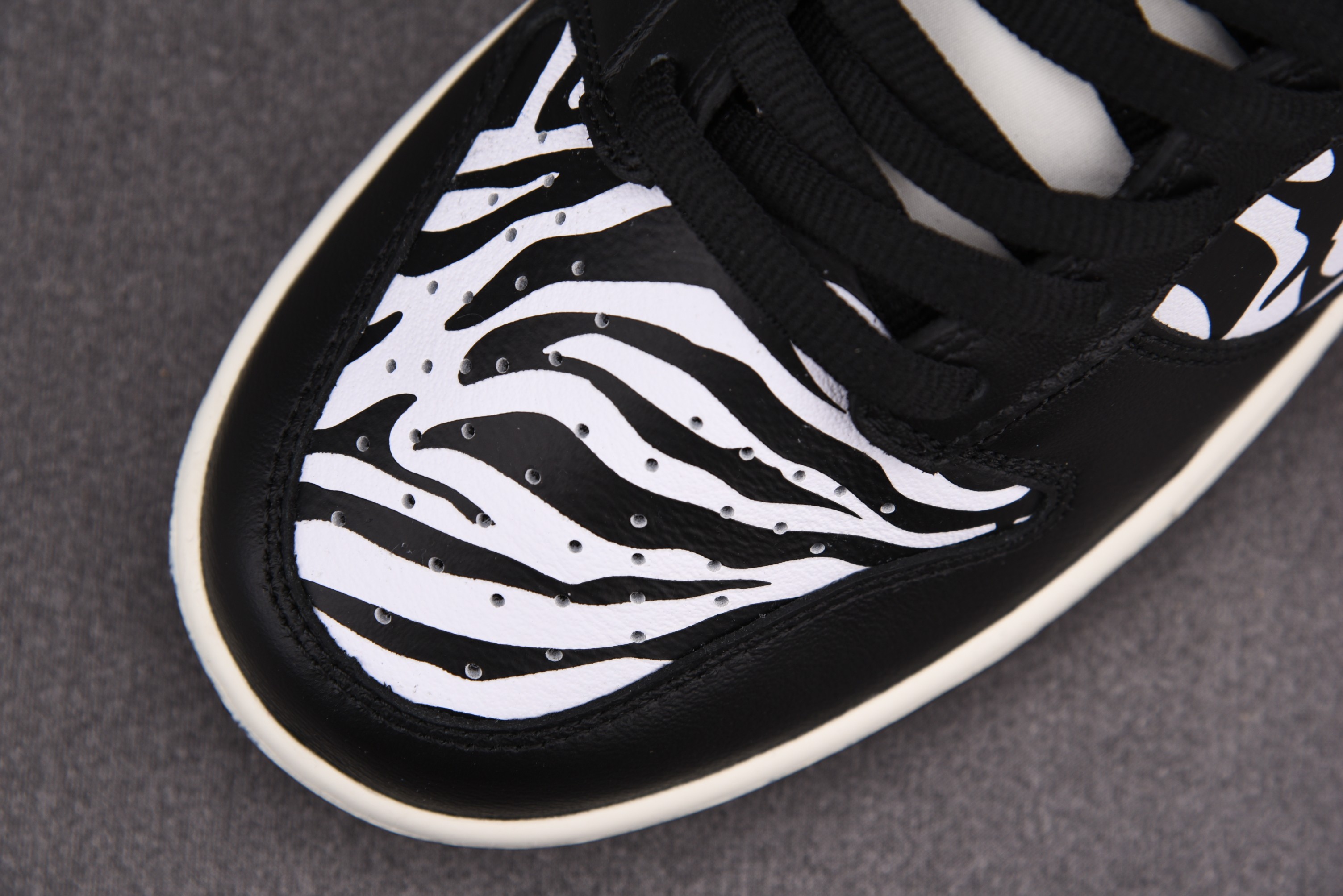 Nike SB Dunk Low OG QS Quartersnacks Zebra