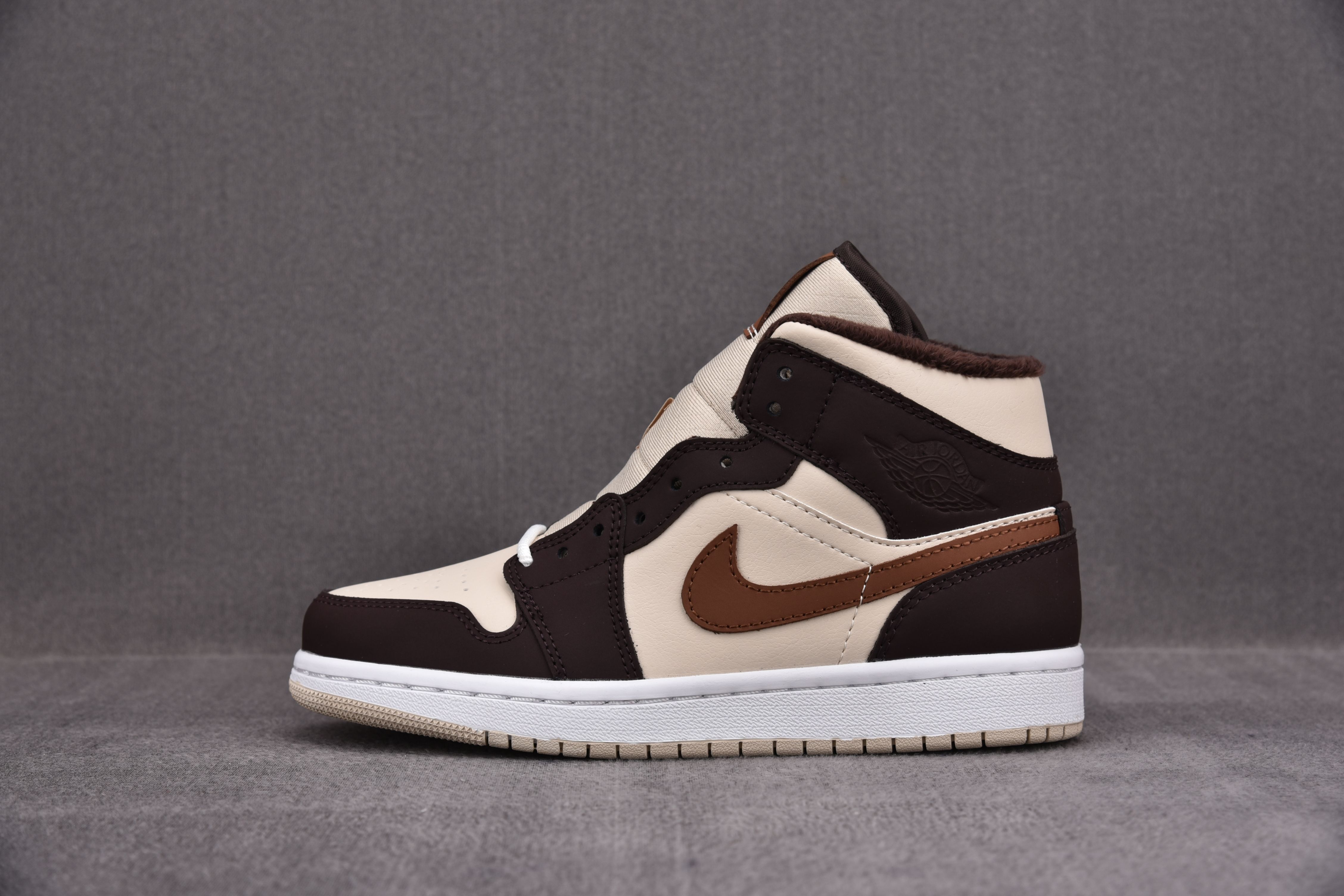 Jordan 1 Mid SE Brown Basalt Oatmeal (Women Size!!)