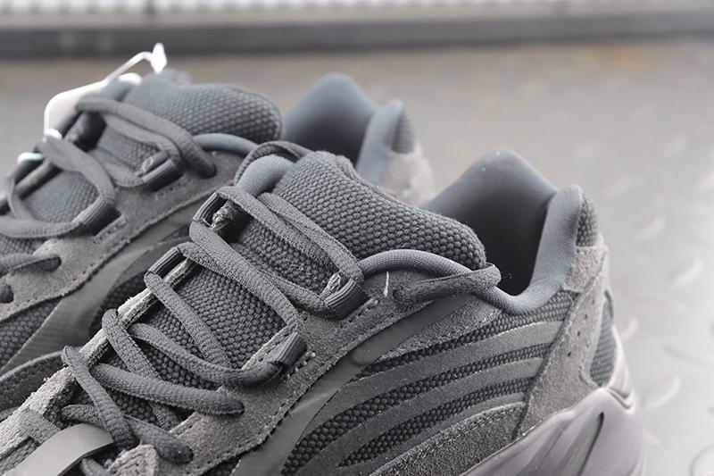 Adidas Yeezy Boost 700 V2 Vanta