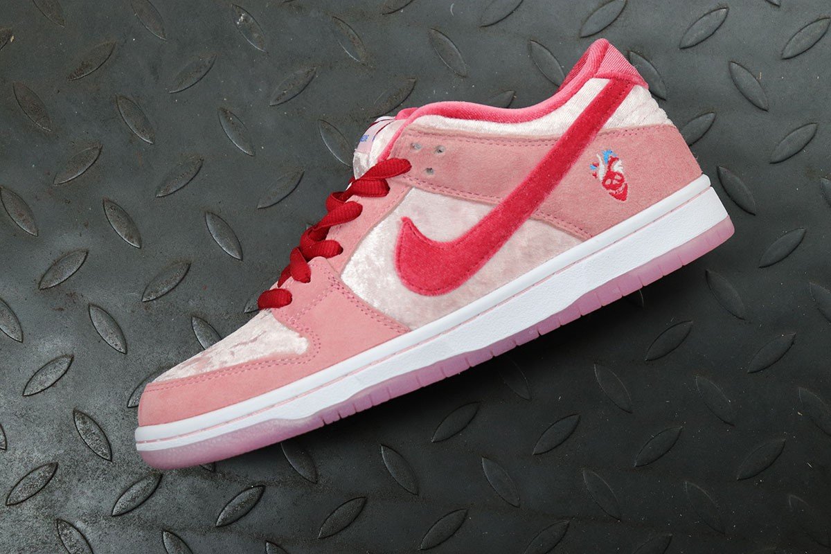 【Clearance】 SB Dunk Low x StrangeLove (Special Box)