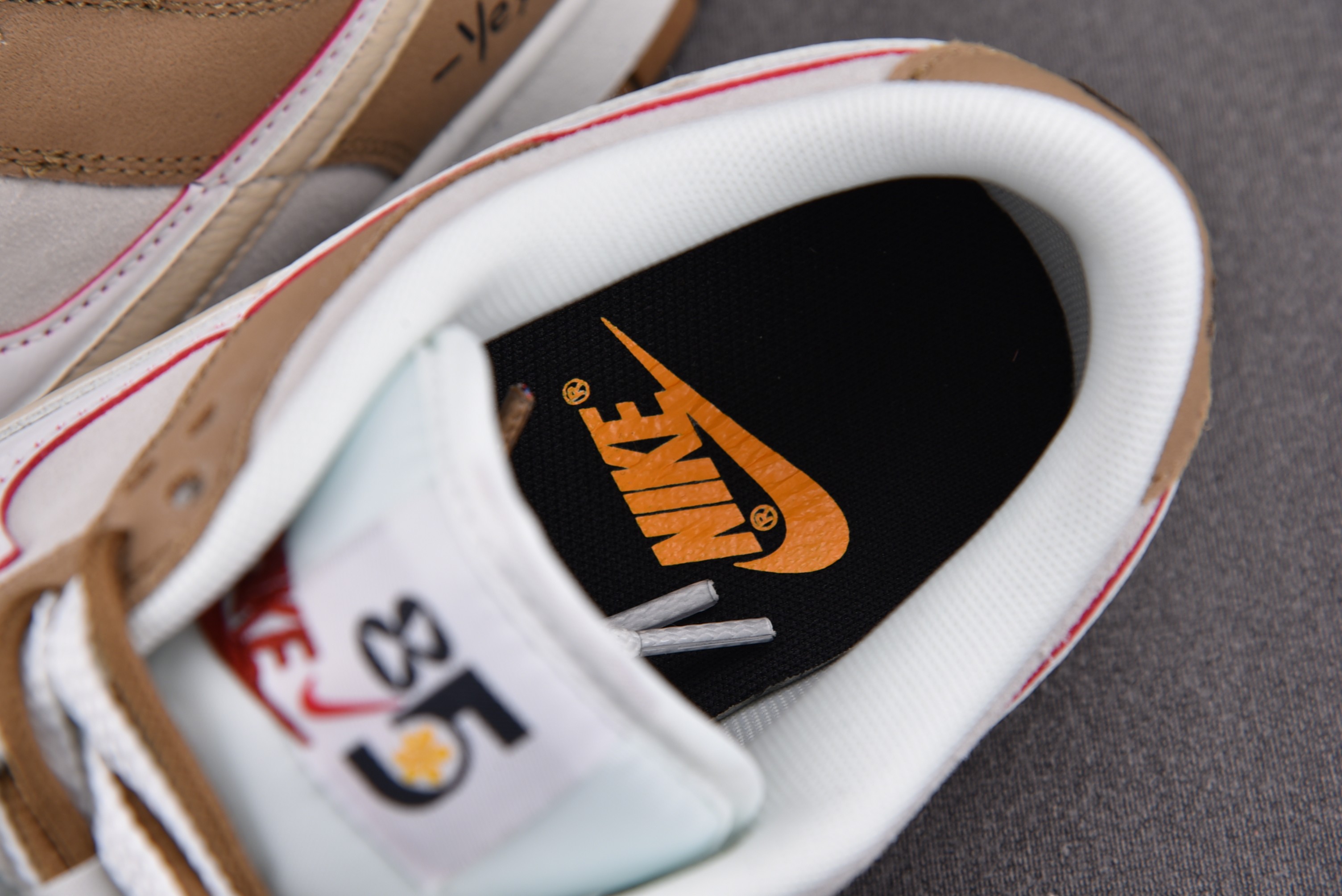 NK Dunk Low SE Confession Graffiti