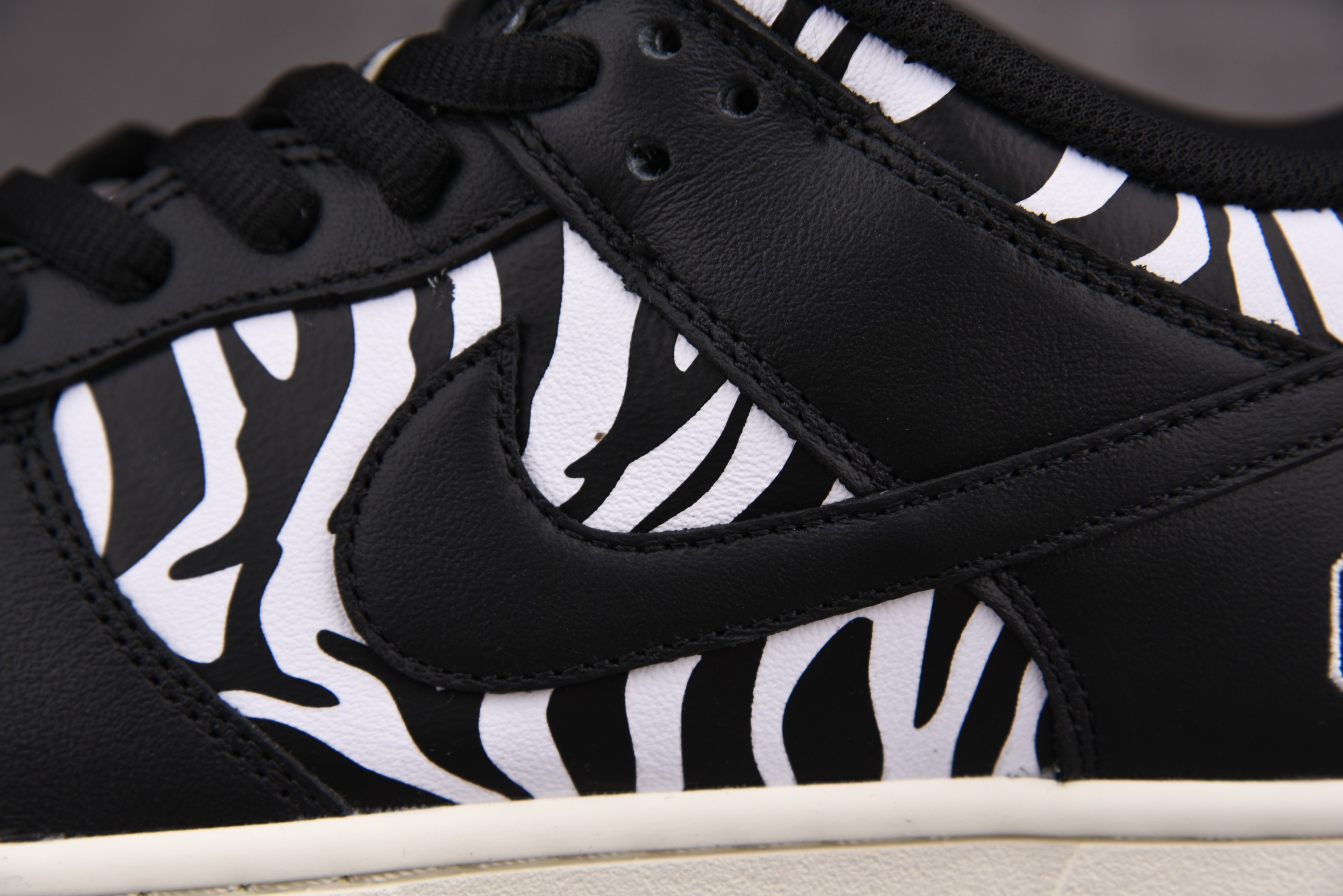 Nike SB Dunk Low OG QS Quartersnacks Zebra